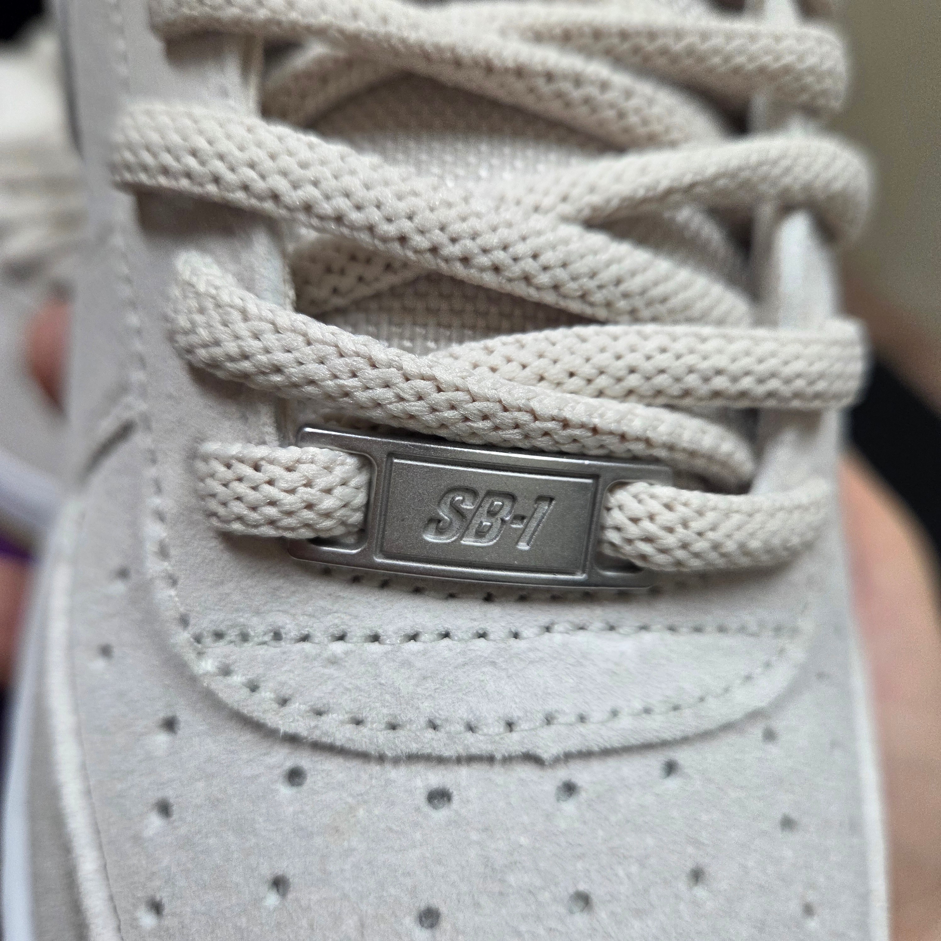 Nike SB Air Force 1 Low Light Orewood Brown and Pink Foam 착용 스타일 - 3