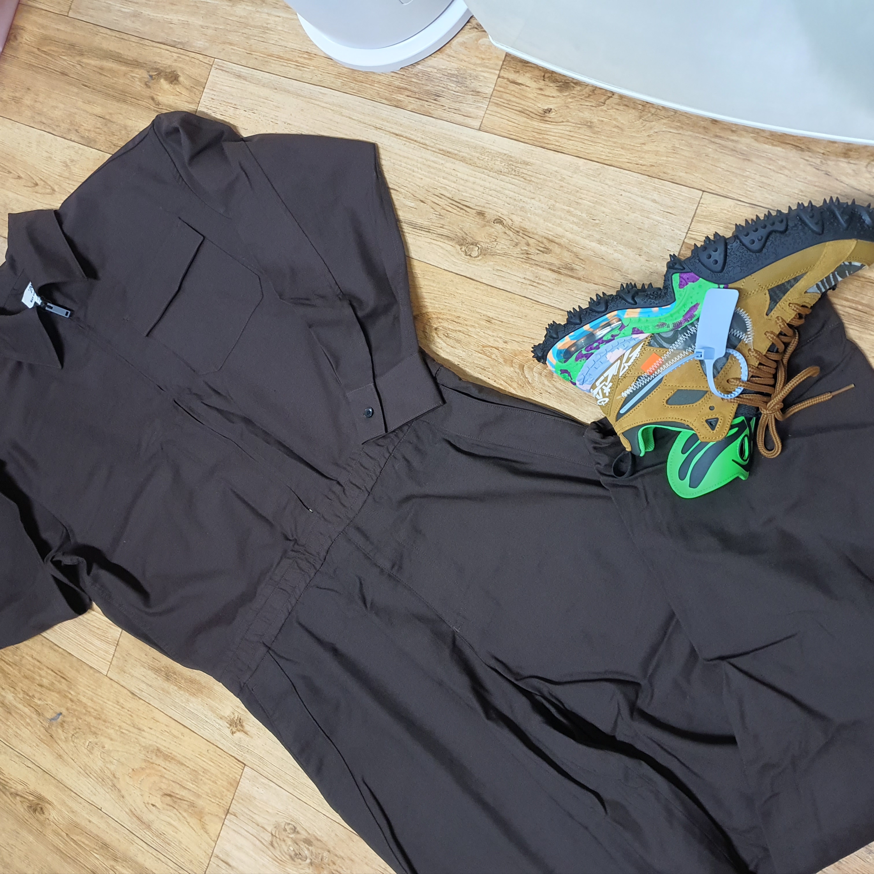Zara Jumpsuit Limited Edition Brown, Nike x Off-White Terra Forma Wheat and Green Strike 착용 스타일 - 1