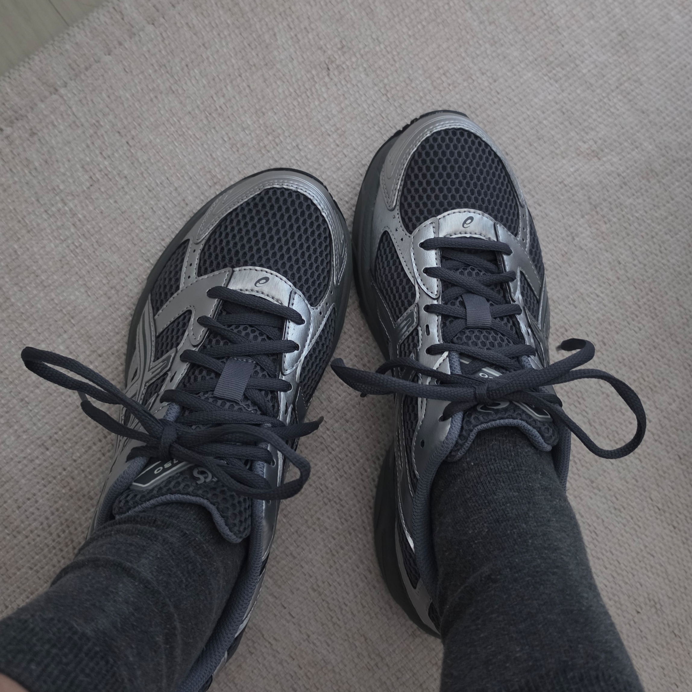 Asics Gel-1130 Steel Grey Pure Silver 착용 스타일