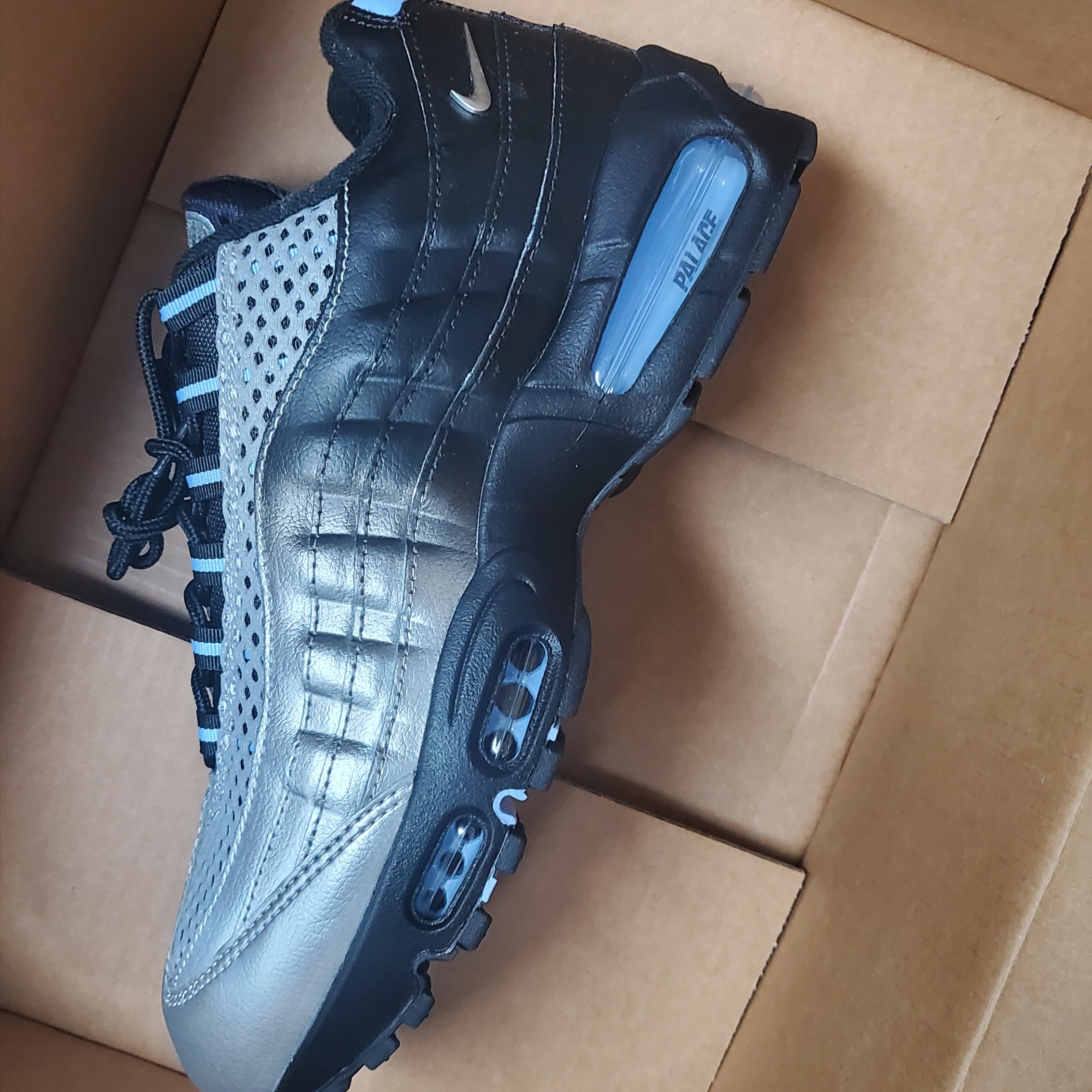 Nike x Palace Air Max 95 Metallic Silver Aluminum 착용 스타일 - 1