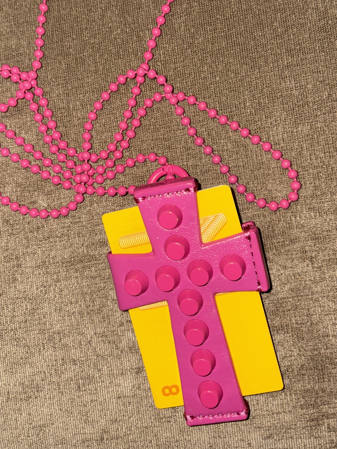 Sculptor Cross Stud Strap Wallet Pink 착용 스타일