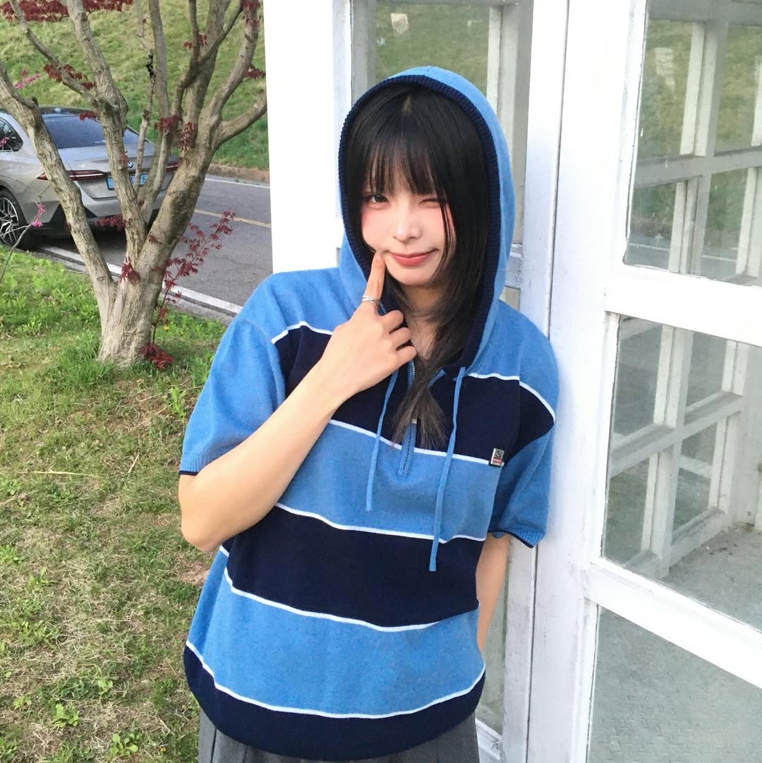 SPORT CHAMBER Loop Knit Hoodie SKY BLUE 착용 스타일 - 2