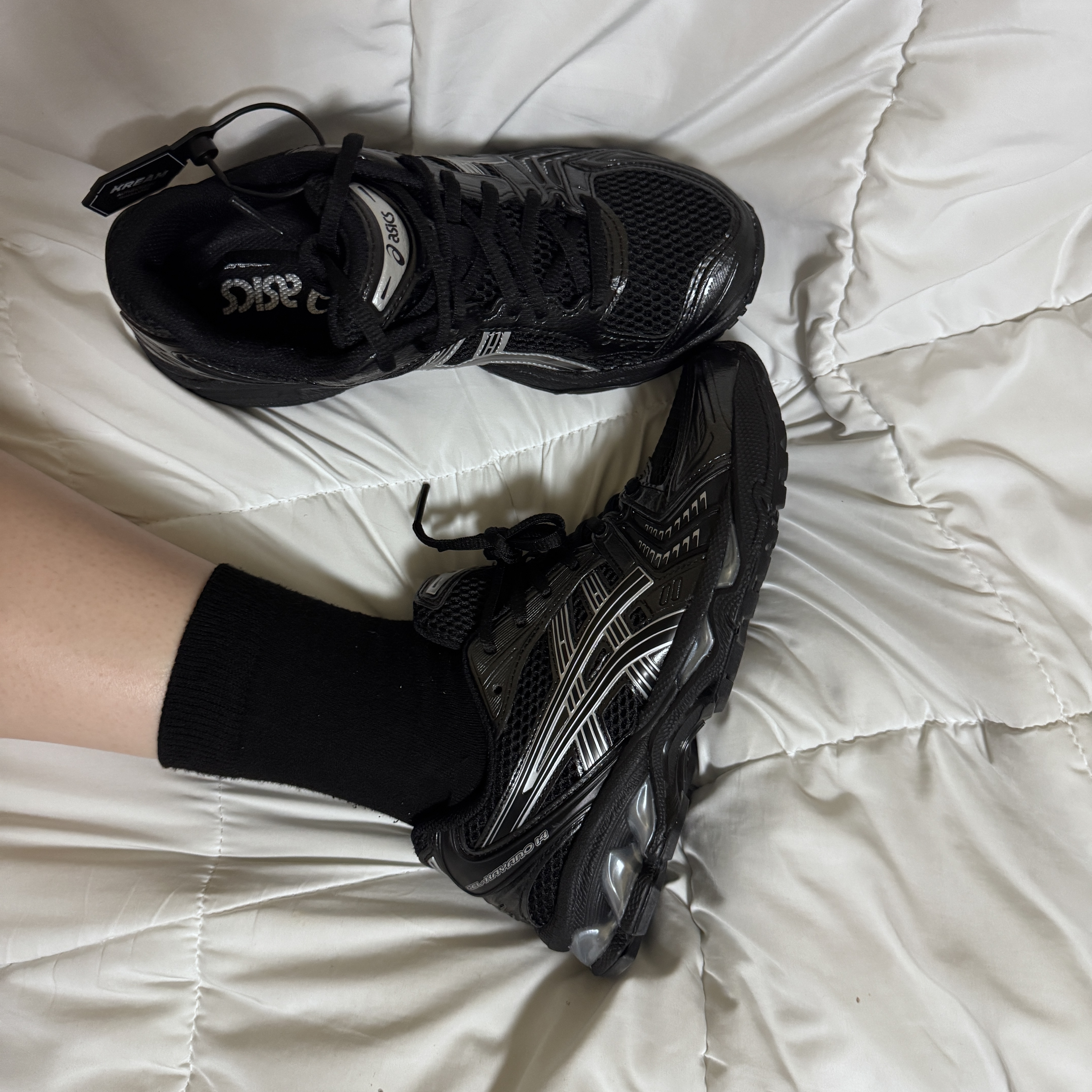 Asics Gel-Kayano 14 Black Pure Silver 착용 스타일 - 1