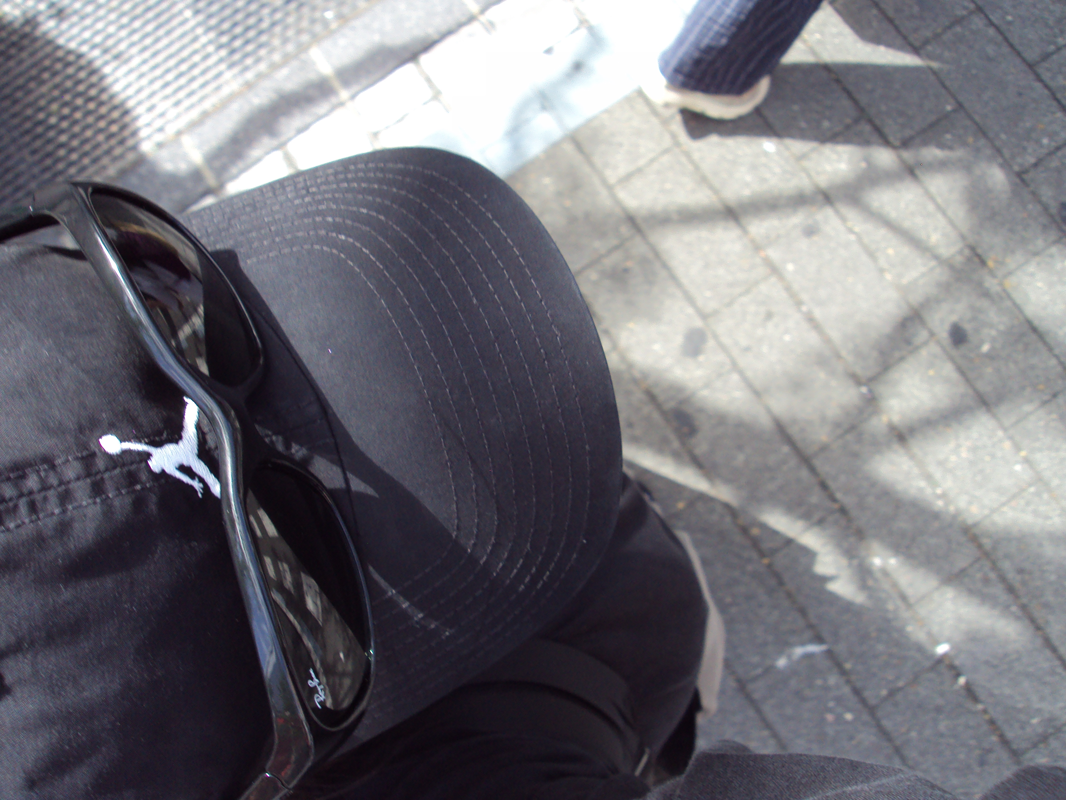 Ray-Ban DADDY-O II Polished Black Frame Green Classic G-15 Lenses, Jordan Club Unstructured Curved Bill Cap Black 착용 스타일