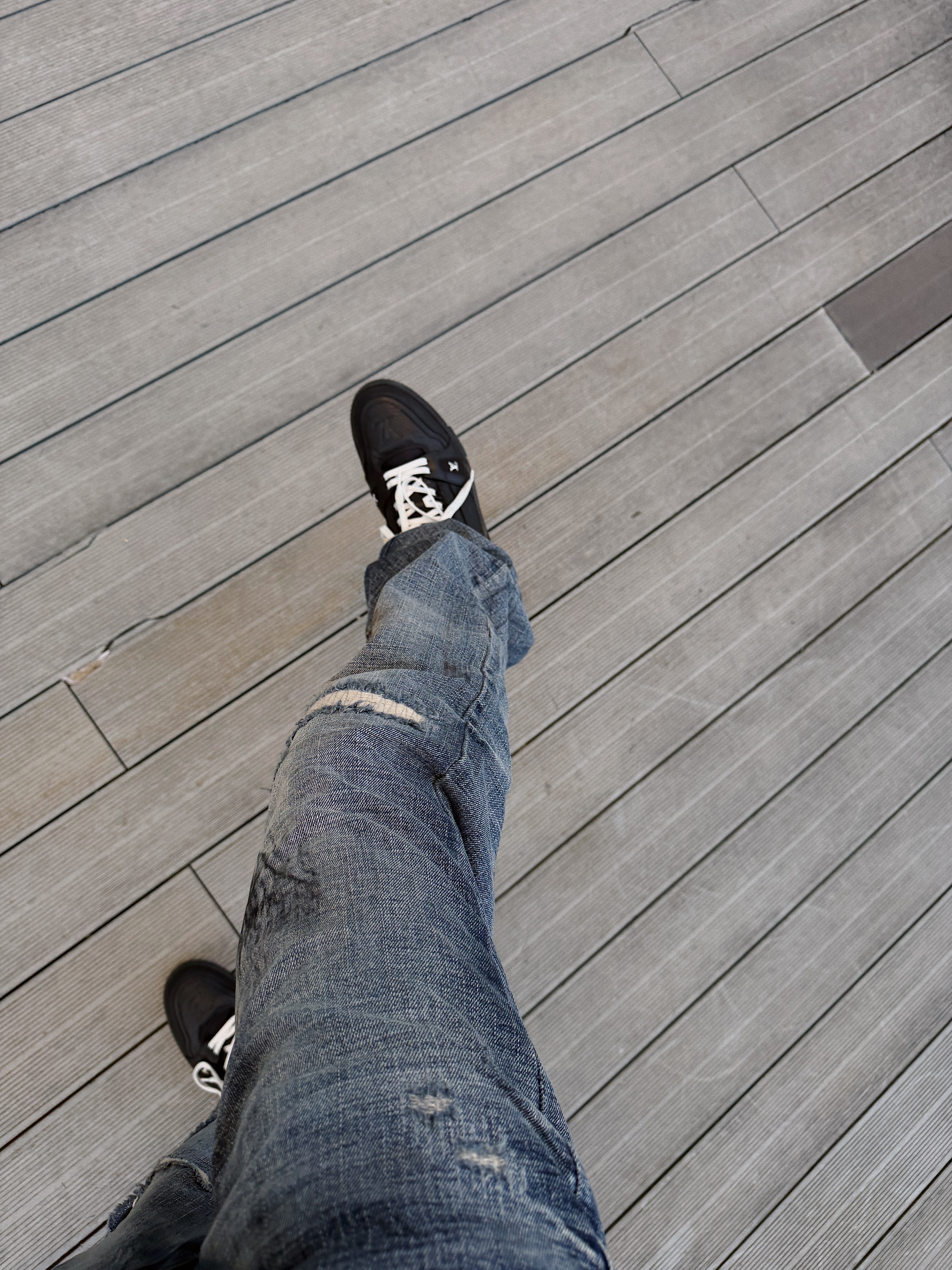 Sundayoffclub Thrashed Straight Leg Jeans, STU Lambskin Zipper Leather Jacket In Black 착용 스타일 - 7