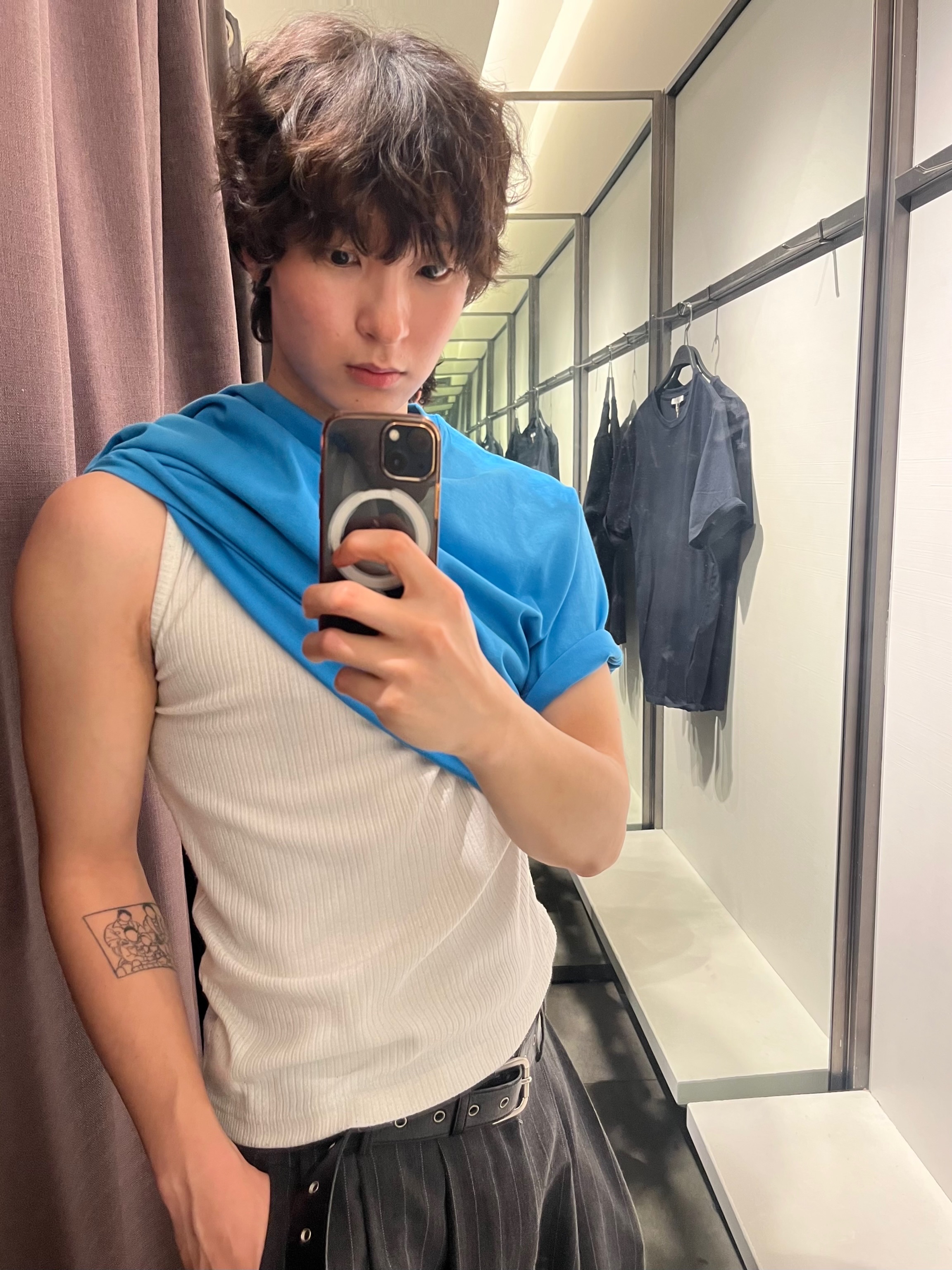 noun Soft Round T-Shirts Blue, noun Wide Tapered Pants Stripe Charcoal 착용 스타일 - 2