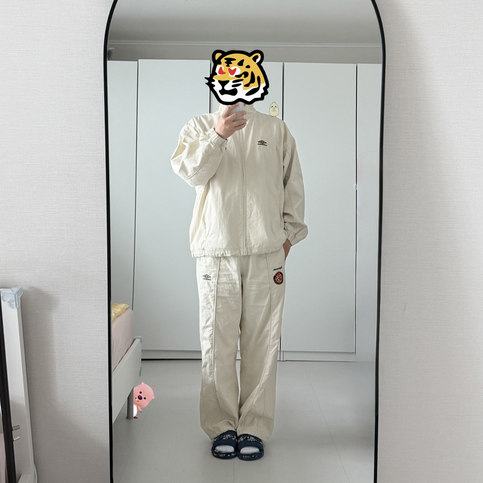 Supreme x Umbro Cotton Ripstop Track Jacket Stone - 26SS, Supreme x Umbro Cotton Ripstop Track Pant Stone - 26SS 착용 스타일 - 1