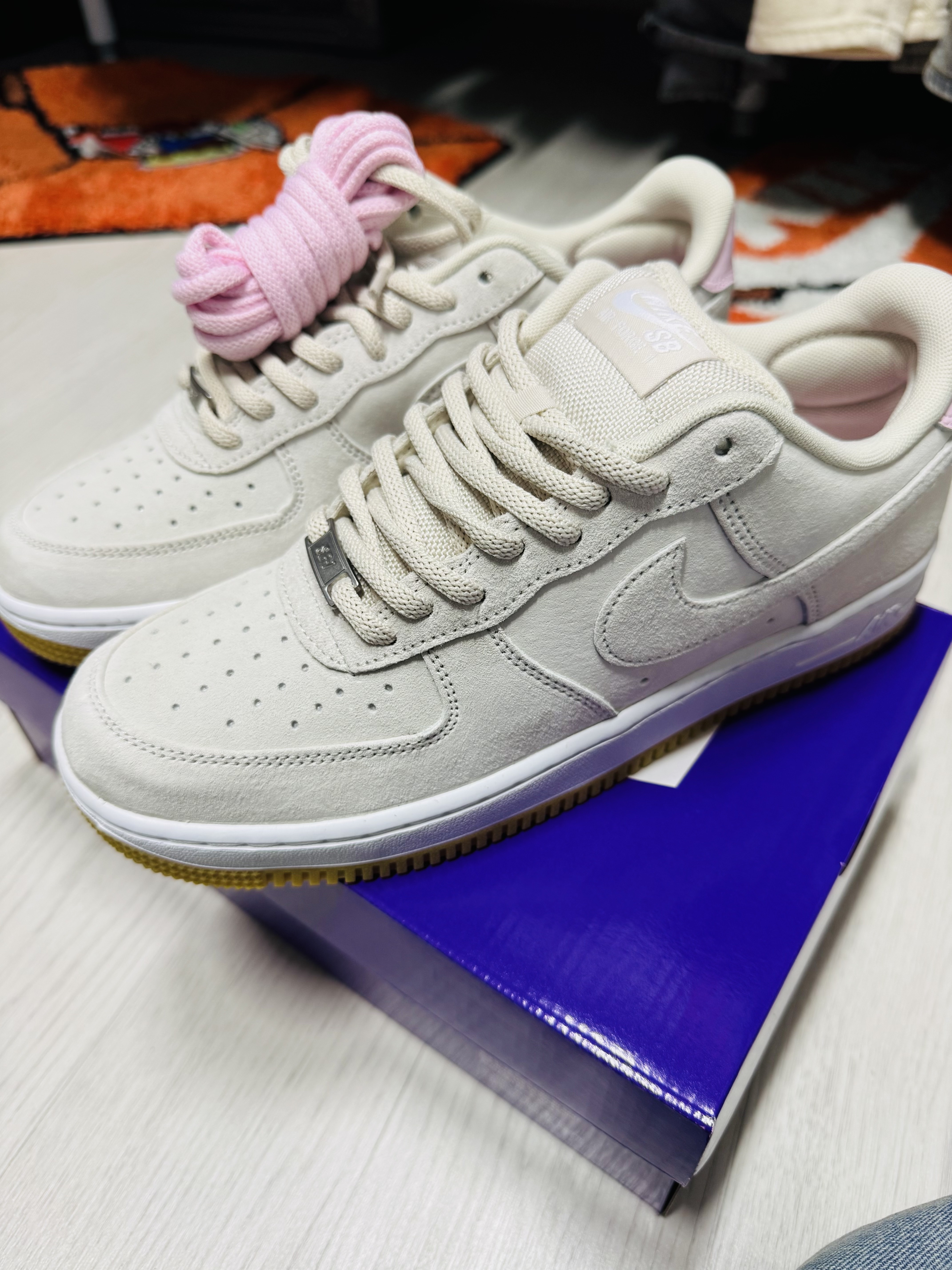 Nike SB Air Force 1 Low Light Orewood Brown and Pink Foam 착용 스타일 - 2