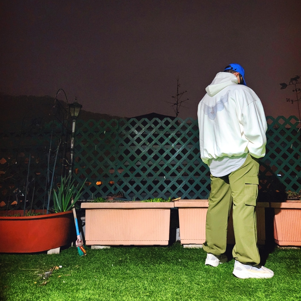 Yeezy Gap Engineered By Balenciaga Dove Hoodie White, Adidas Yeezy Boost 700 V2 Cream 착용 스타일 - 3