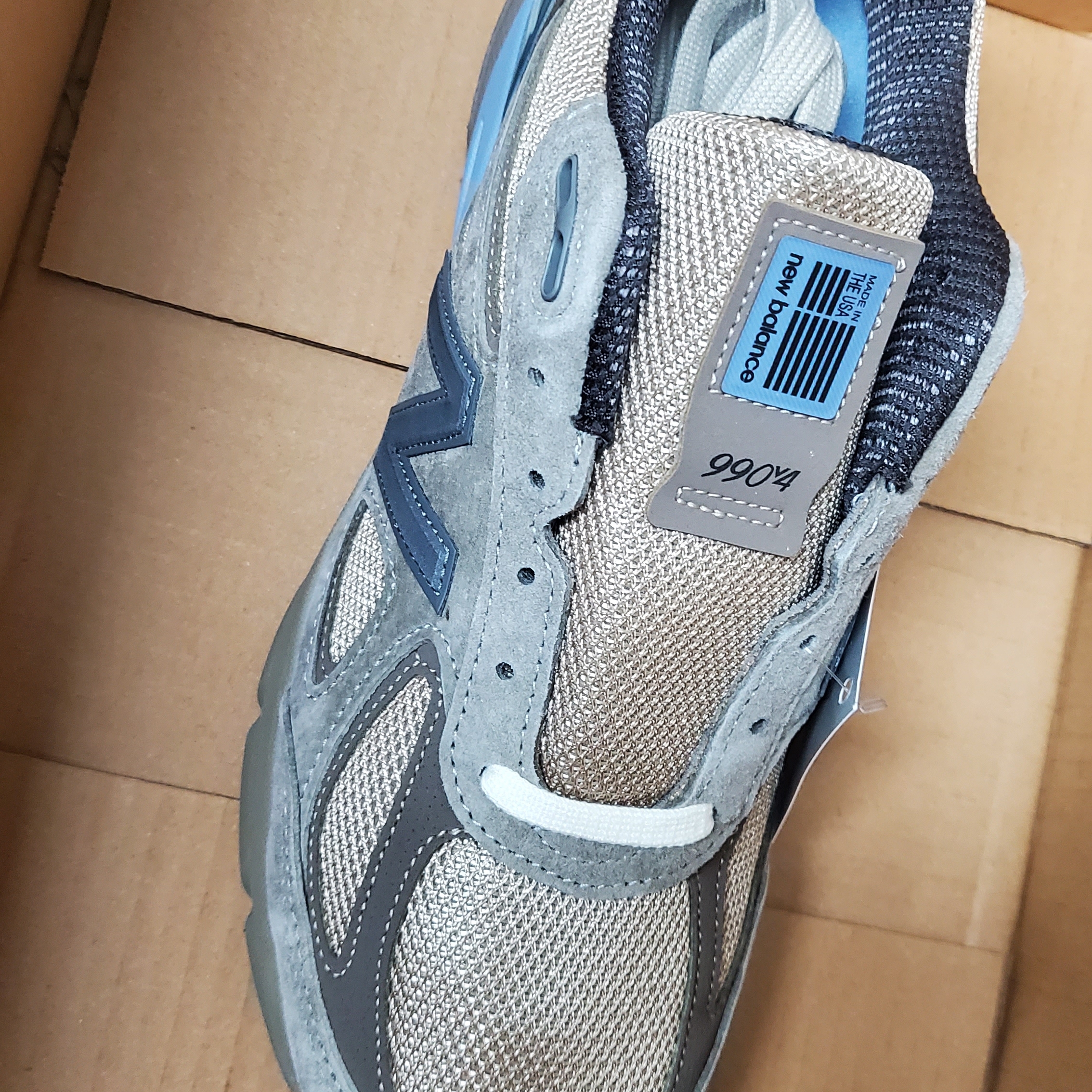 New Balance x Auralee 990v4 Made in USA London Fog 착용 스타일 - 2