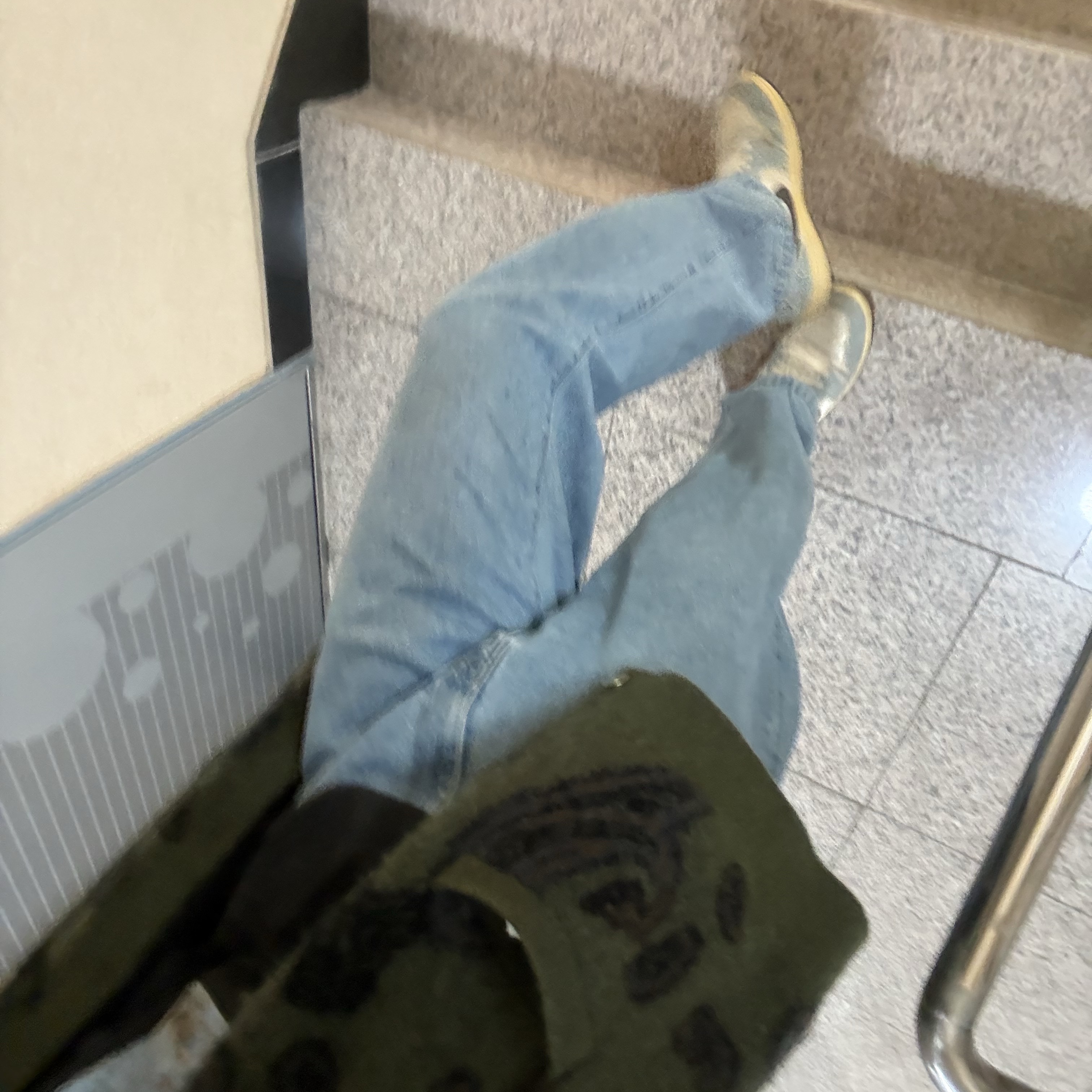 Carhartt WIP Medford Sweater Plant Paisley Jacquard, Carhartt WIP Landon Pant Blue Heavy Stone Wash 착용 스타일 - 2