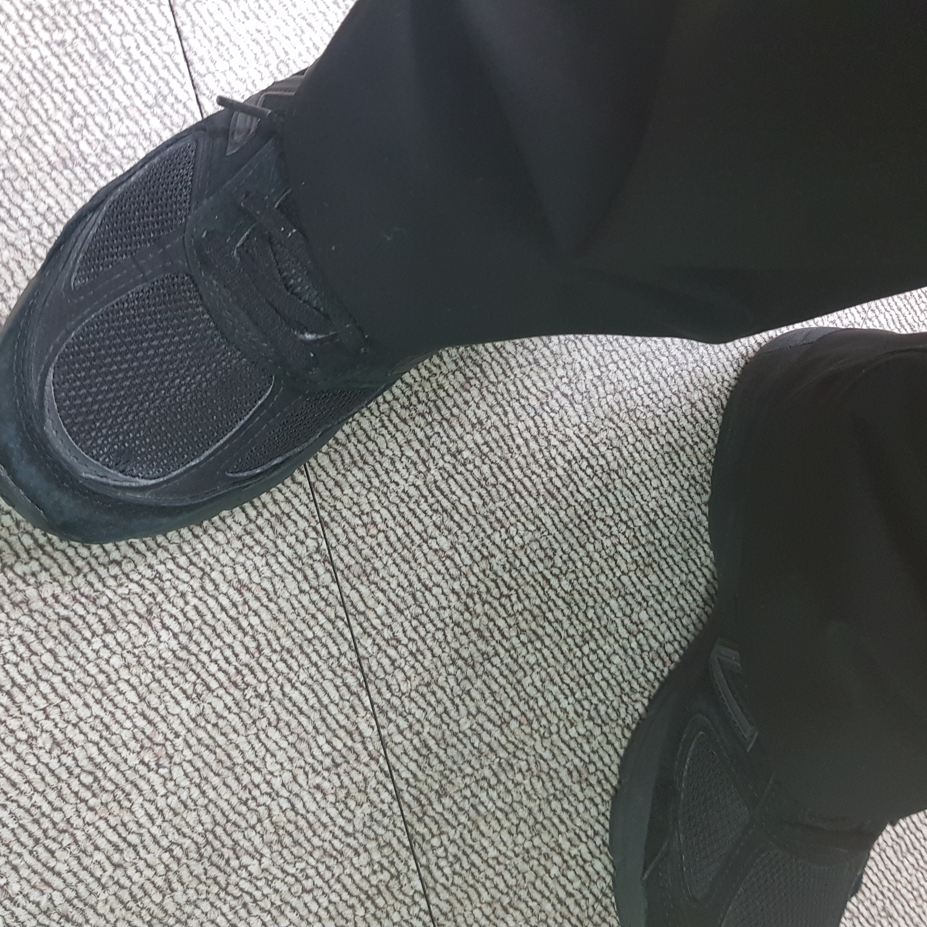 New Balance 990v5 Made in USA Triple Black - D Standard 착용 스타일