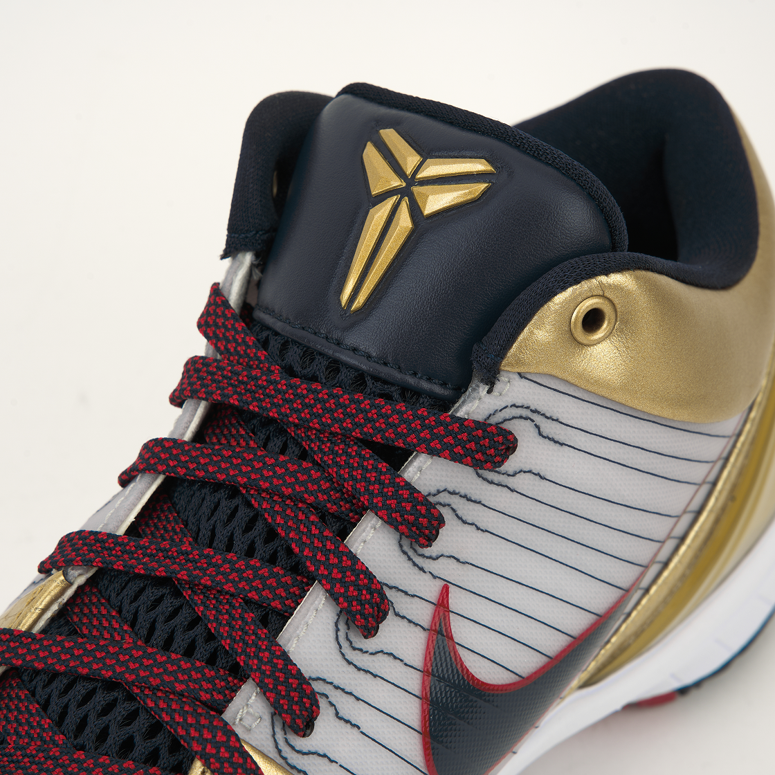 나이키 코비 4 프로트로 메탈릭 골드 앤 다크 옵시디언(Nike Kobe 4 Protro Metallic Gold and Dark Obsidian) - 7