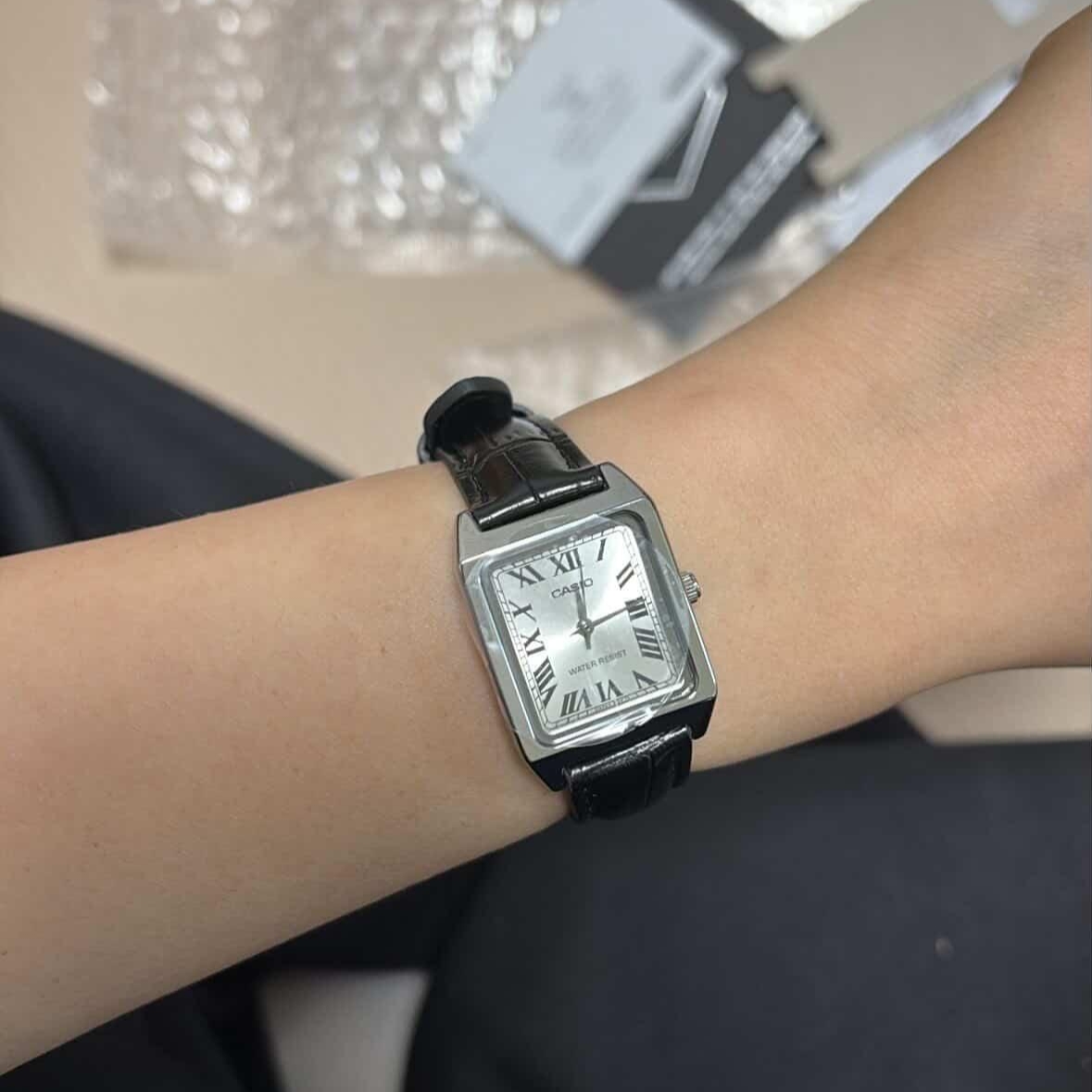 Casio LTP-V007L-7B1 착용 스타일