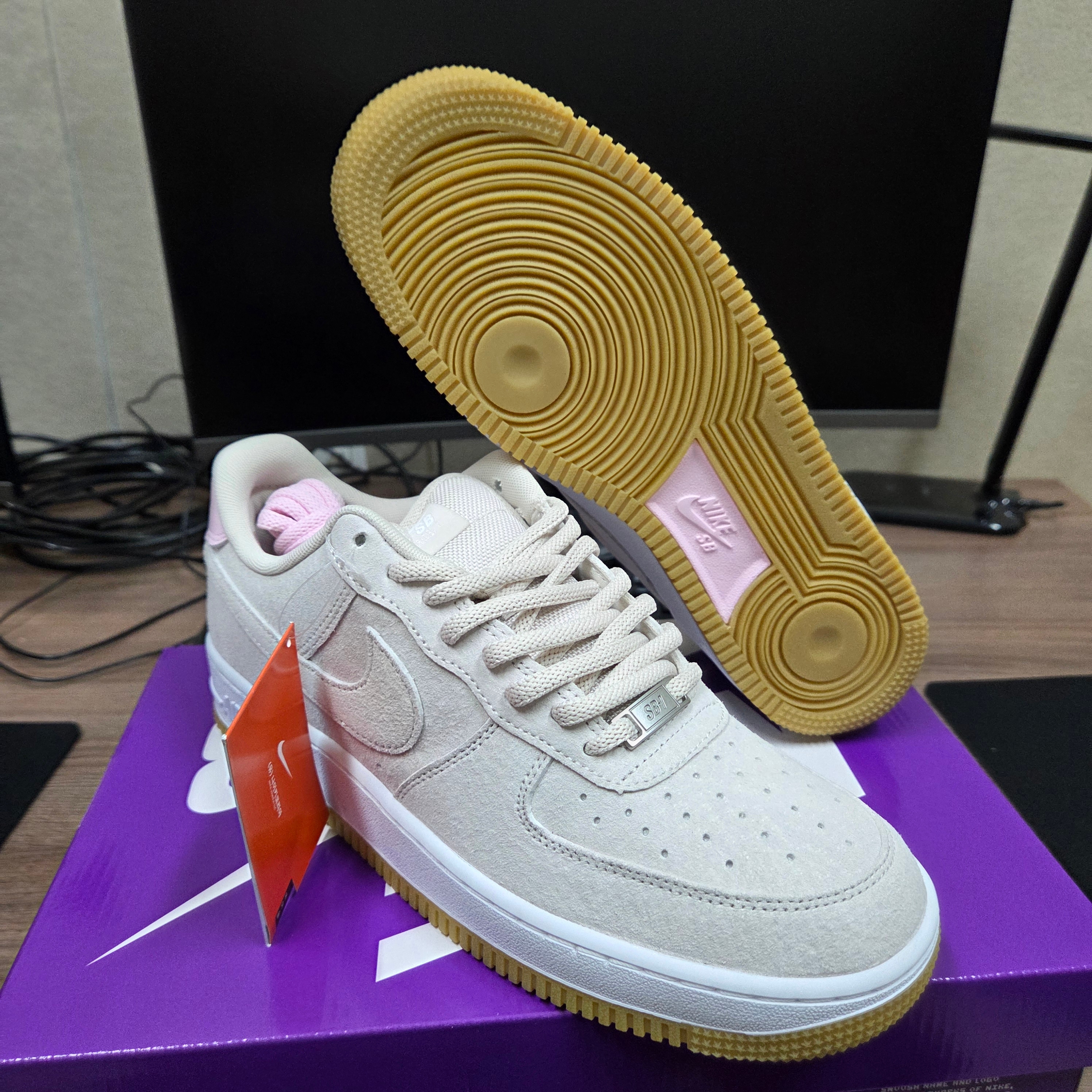 Nike SB Air Force 1 Low Light Orewood Brown and Pink Foam 착용 스타일 - 1