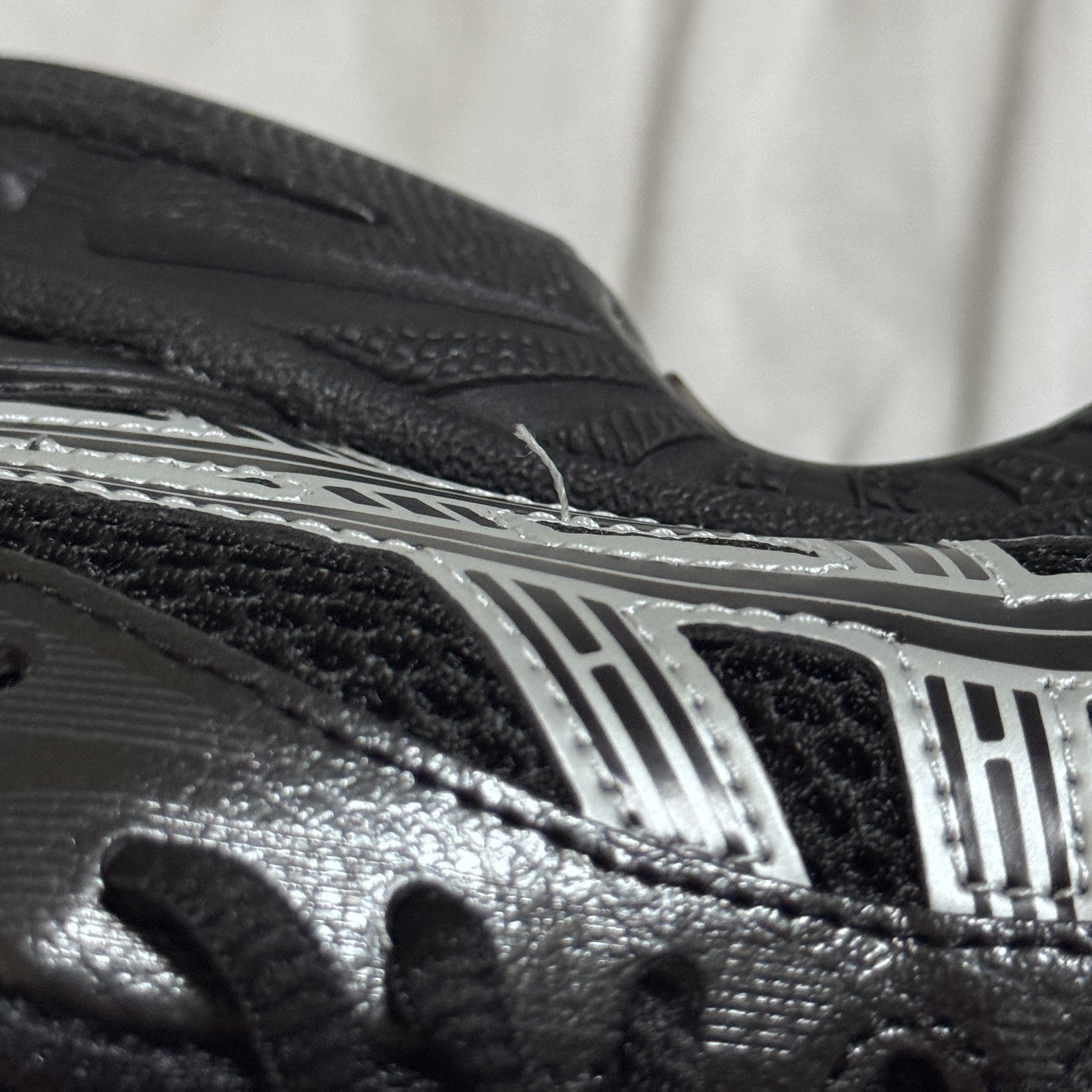 Asics Gel-Kayano 14 Black Pure Silver 착용 스타일 - 3