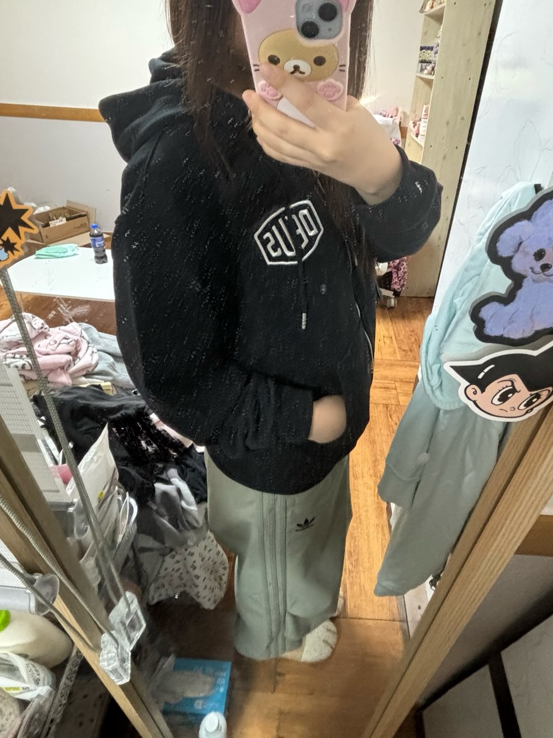 Deus Ex Machina College Address Hoodie Zip Up Black, Adidas Parachute Pants Silver Pebble - KR Sizing 착용 스타일 - 2