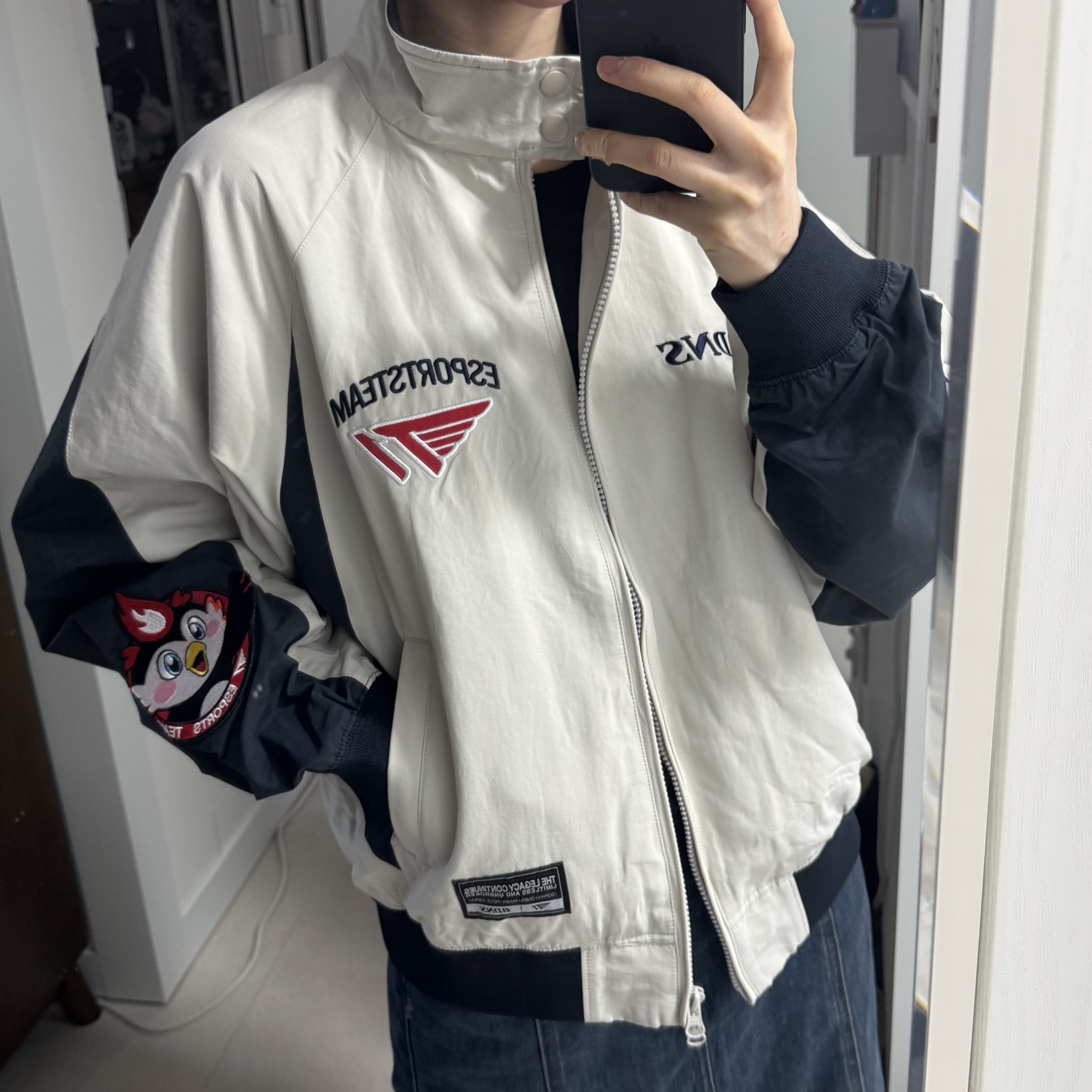 BDNS x T1 Base Jacket Beige 착용 스타일