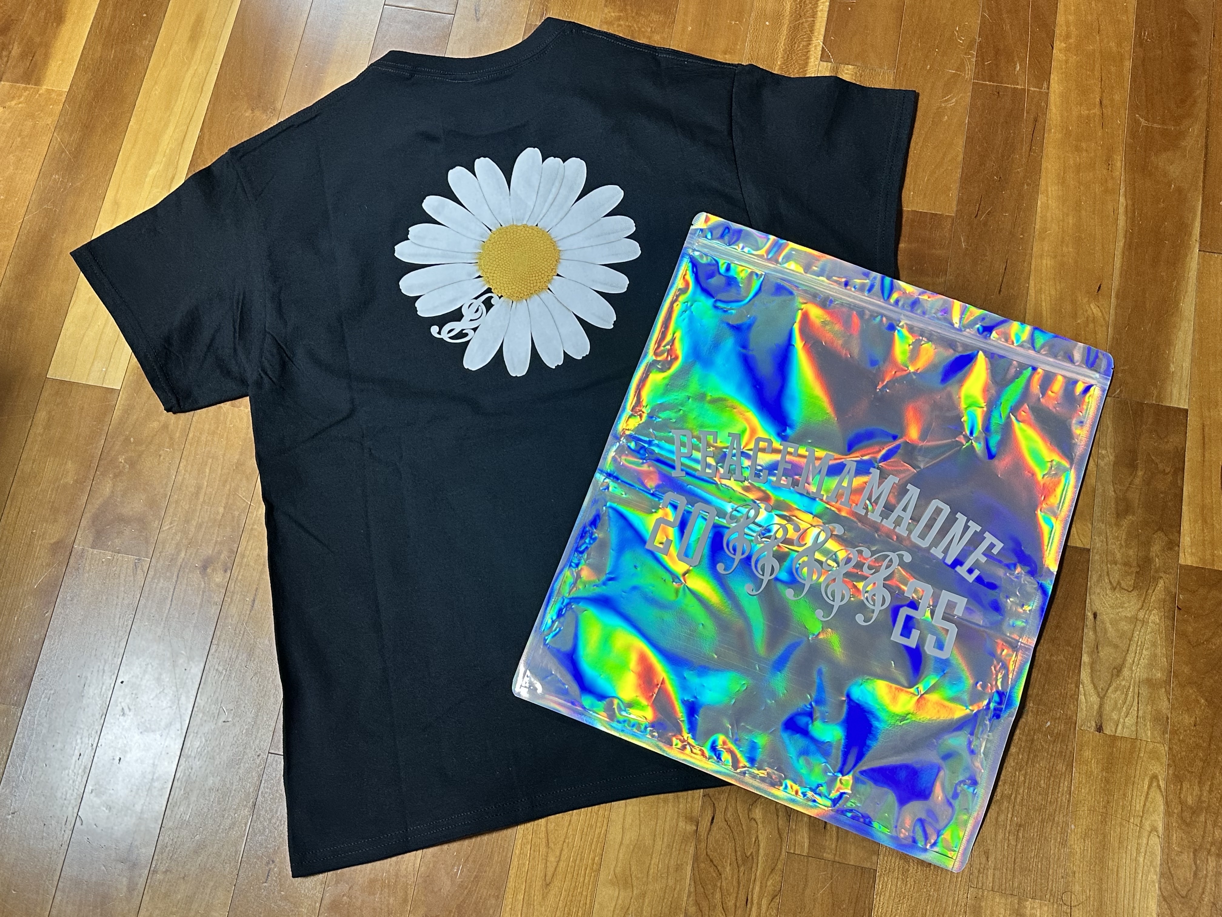 Peaceminusone x 2025 MAMA Awards Peacemamaone T-Shirt Black 착용 스타일