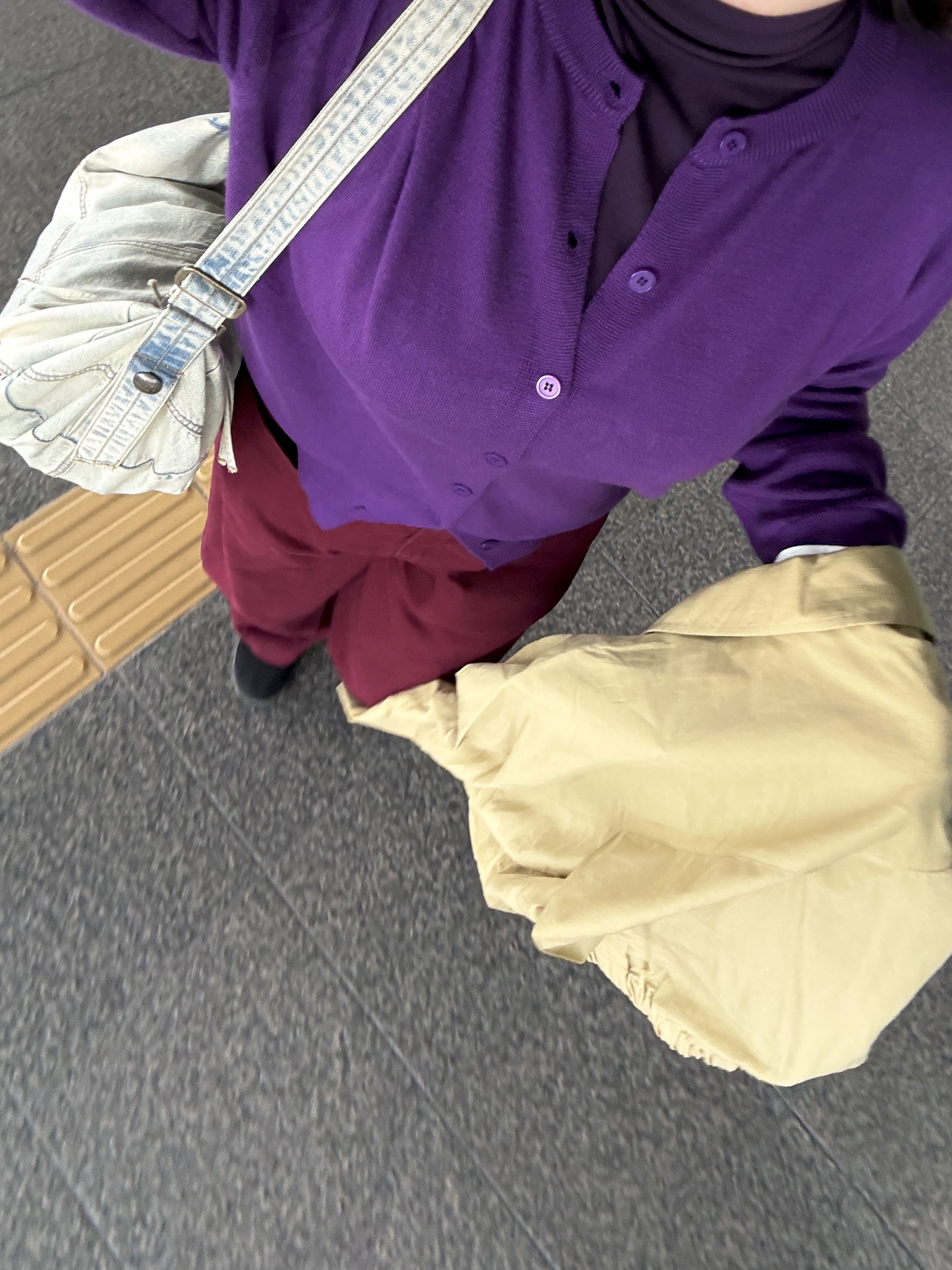 Millo Archive Reflect Curved Pants Burgundy, Sculptor Vintage Canvas Duffel Bag Pale Gray 착용 스타일