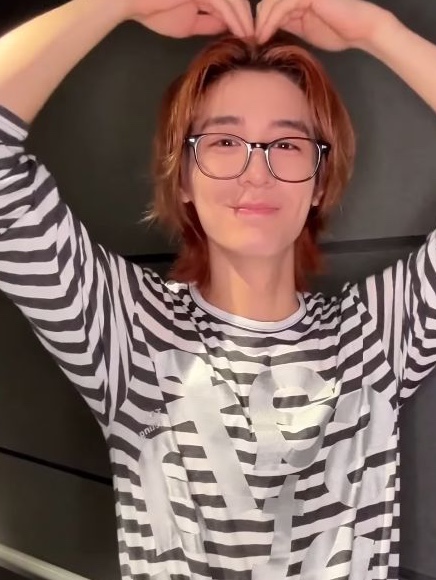 [KREAM 단독] Safarispot Ticketing Stripe Border Tee Gray White, [KREAM 단독] Safarispot Ticketing Stripe Border Tee Black 착용 스타일 - 2