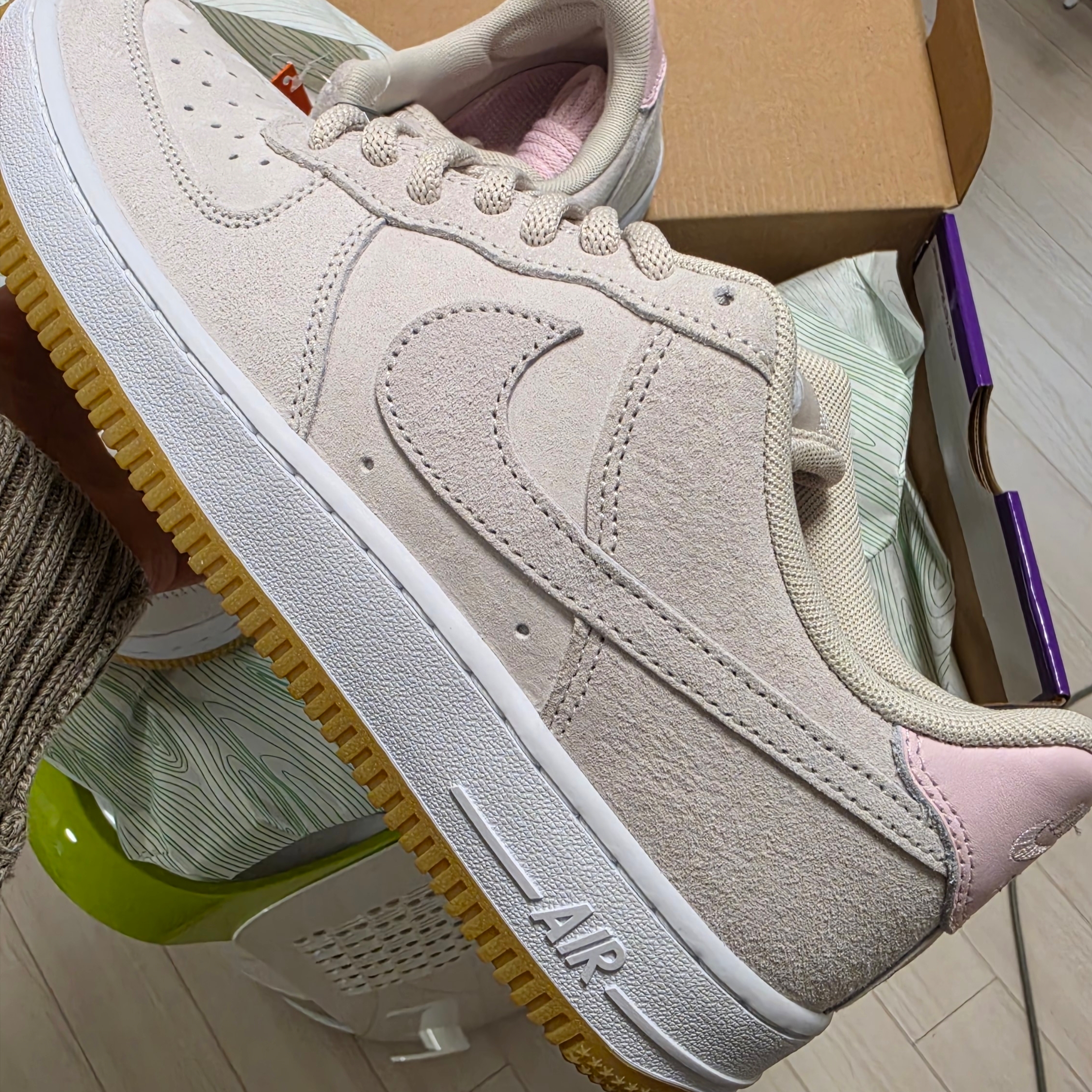 Nike SB Air Force 1 Low Light Orewood Brown and Pink Foam 착용 스타일 - 5