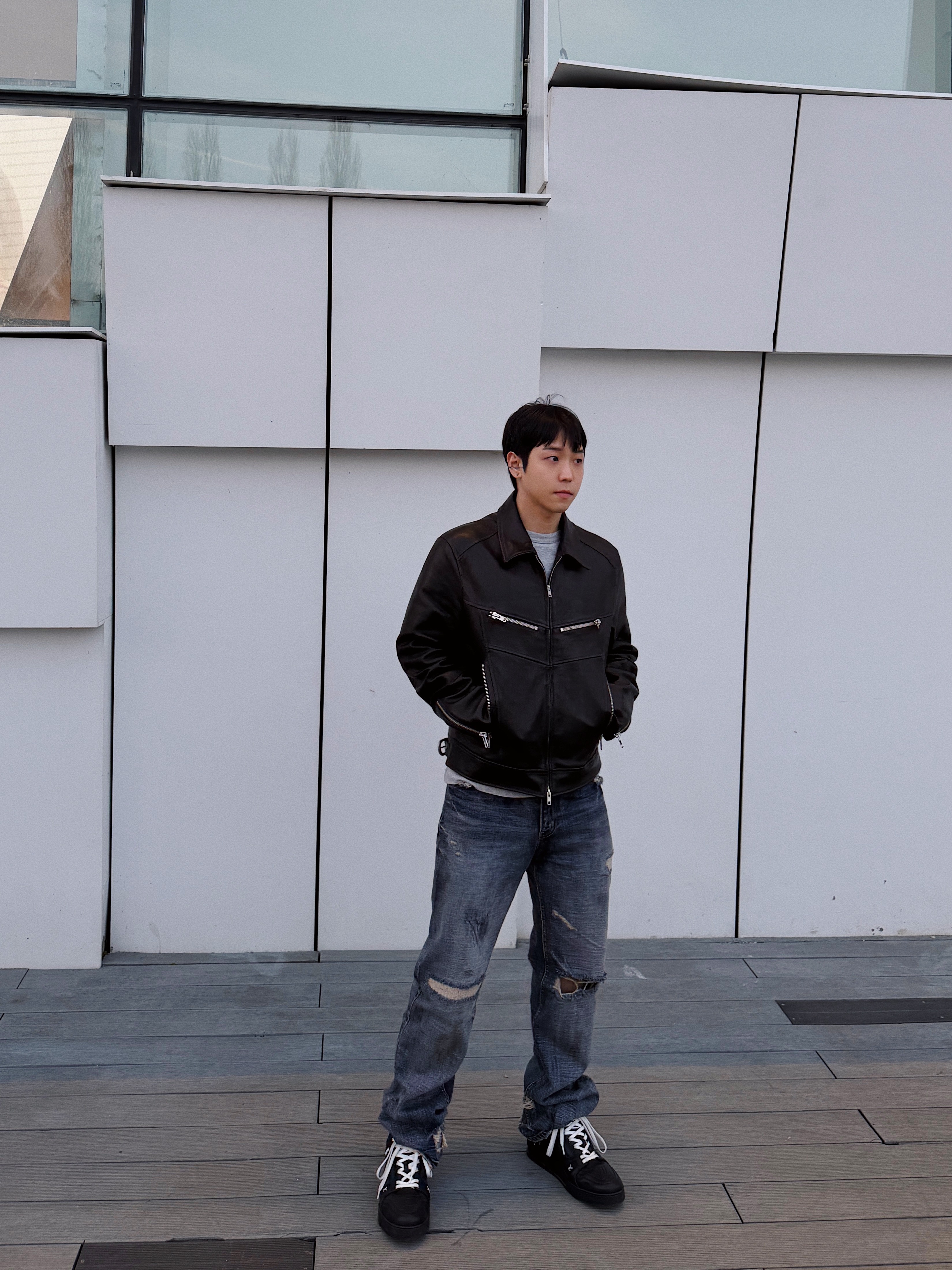 Sundayoffclub Thrashed Straight Leg Jeans, STU Lambskin Zipper Leather Jacket In Black 착용 스타일 - 2
