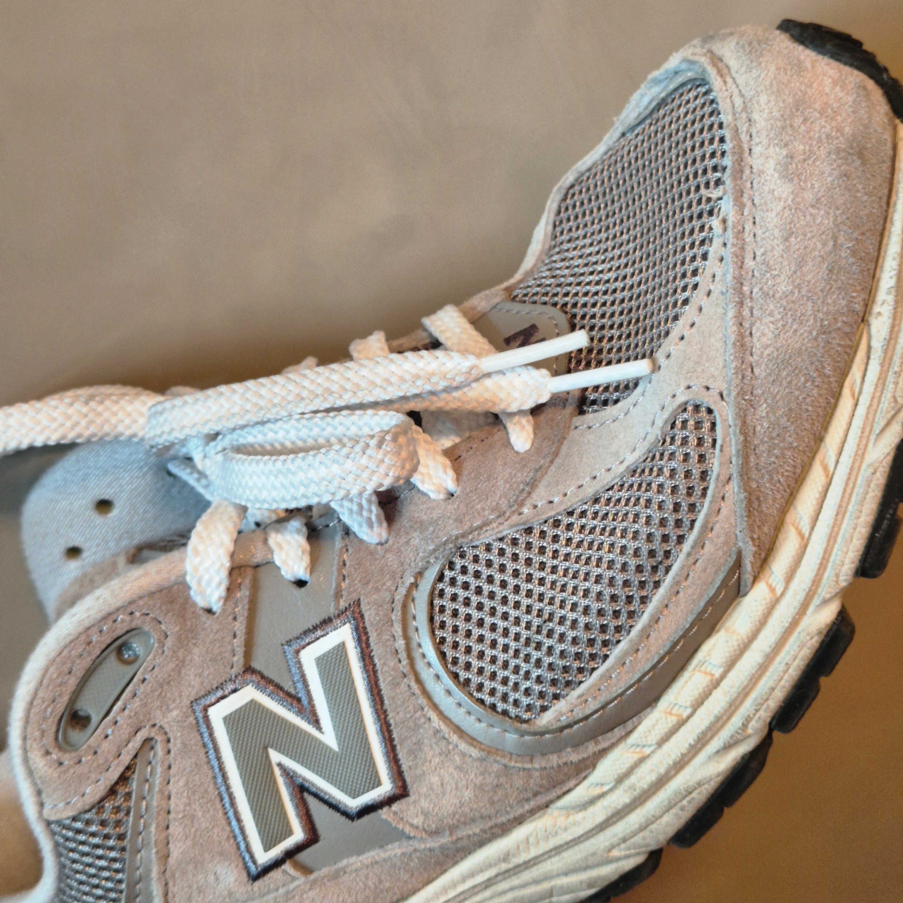 New Balance 2002R Grey 착용 스타일
