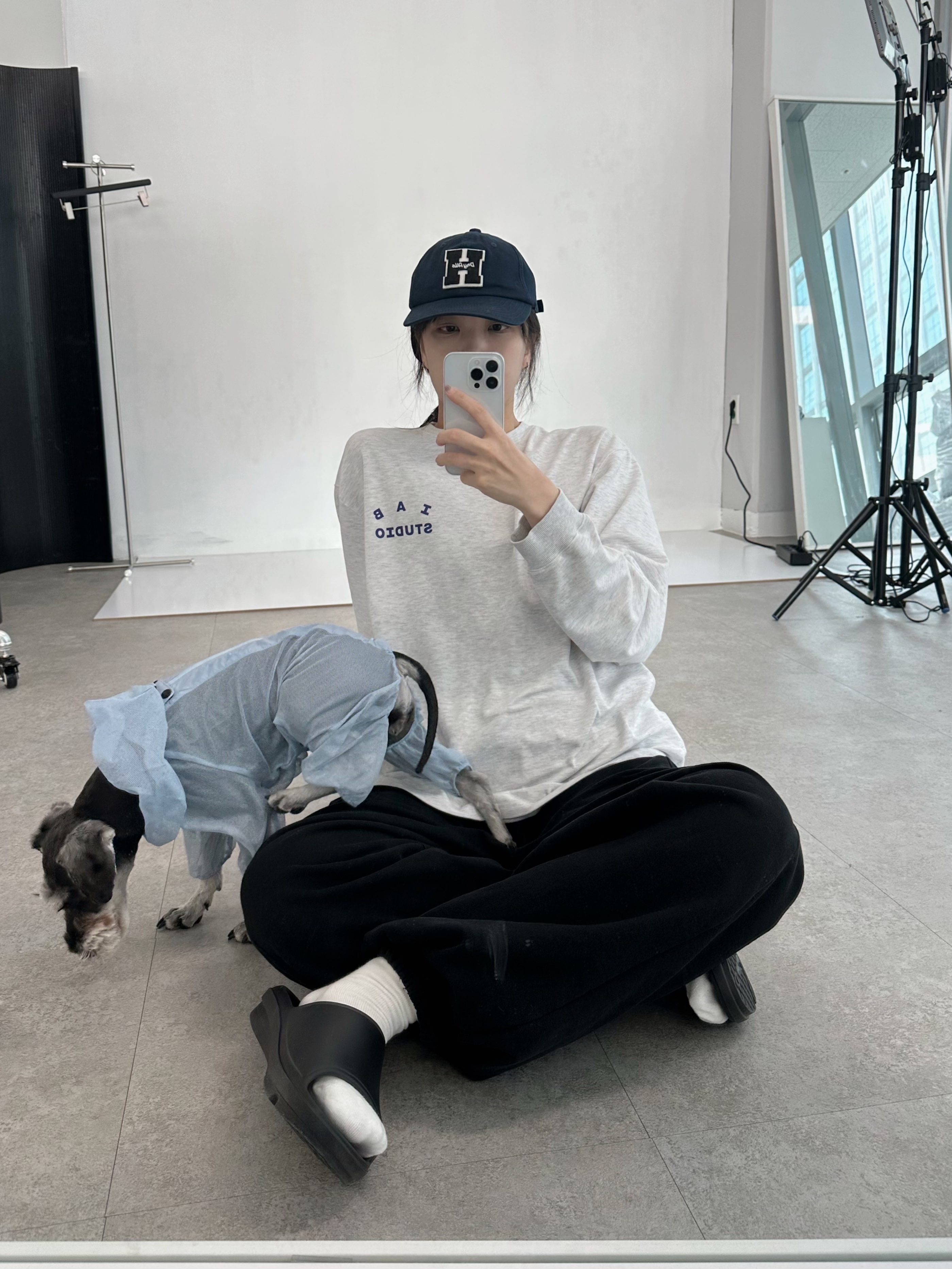 Human Made 6 Panel Twill Cap Navy, IAB Studio Long Sleeve Light Gray ์ฐฉ์ฉ ์คํ์ผ - 2