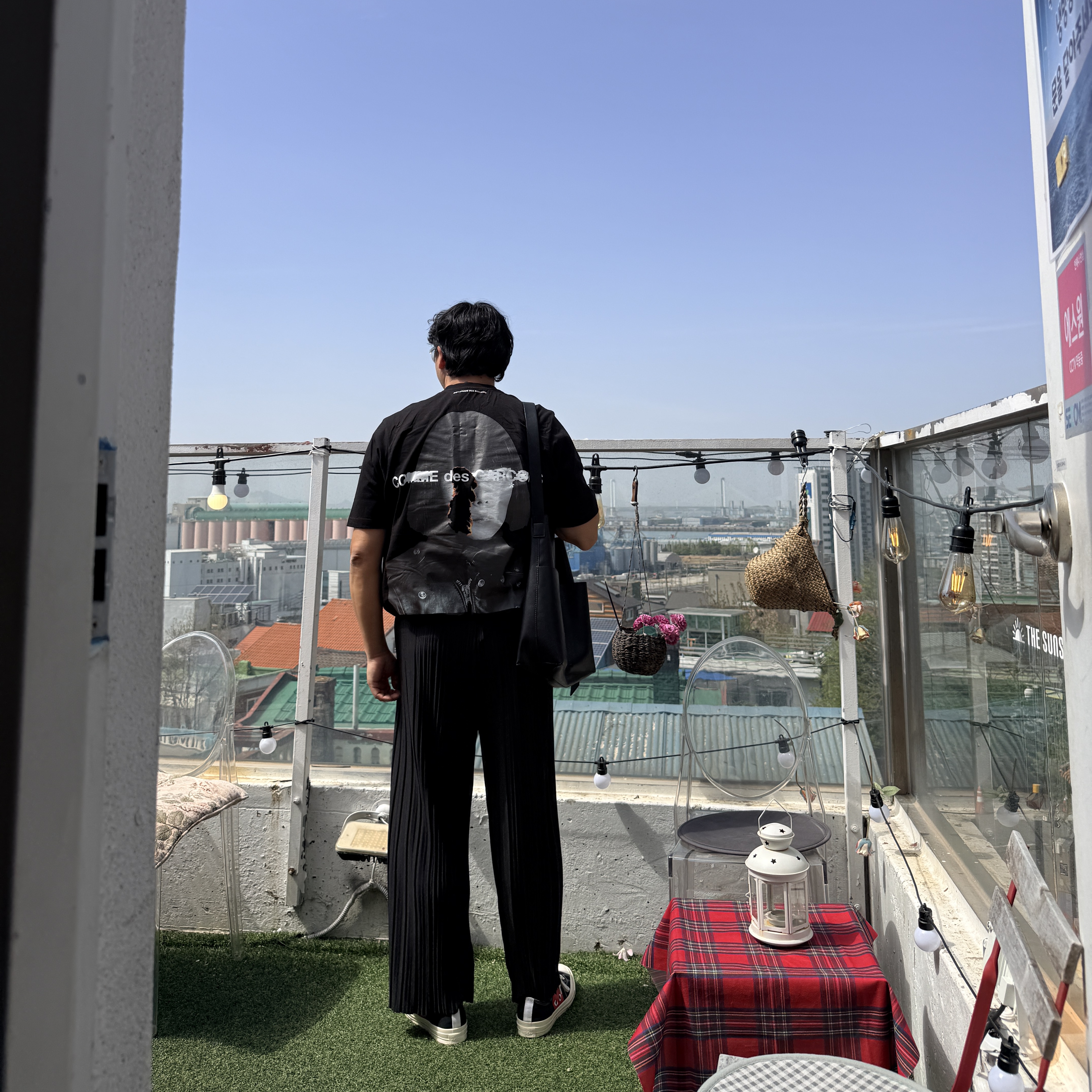 Gentle Monster x Maison Margiela MM011 Clear Black Gradient, Converse x Play Comme des Garcons Chuck 70 Ox Black 착용 스타일 - 1