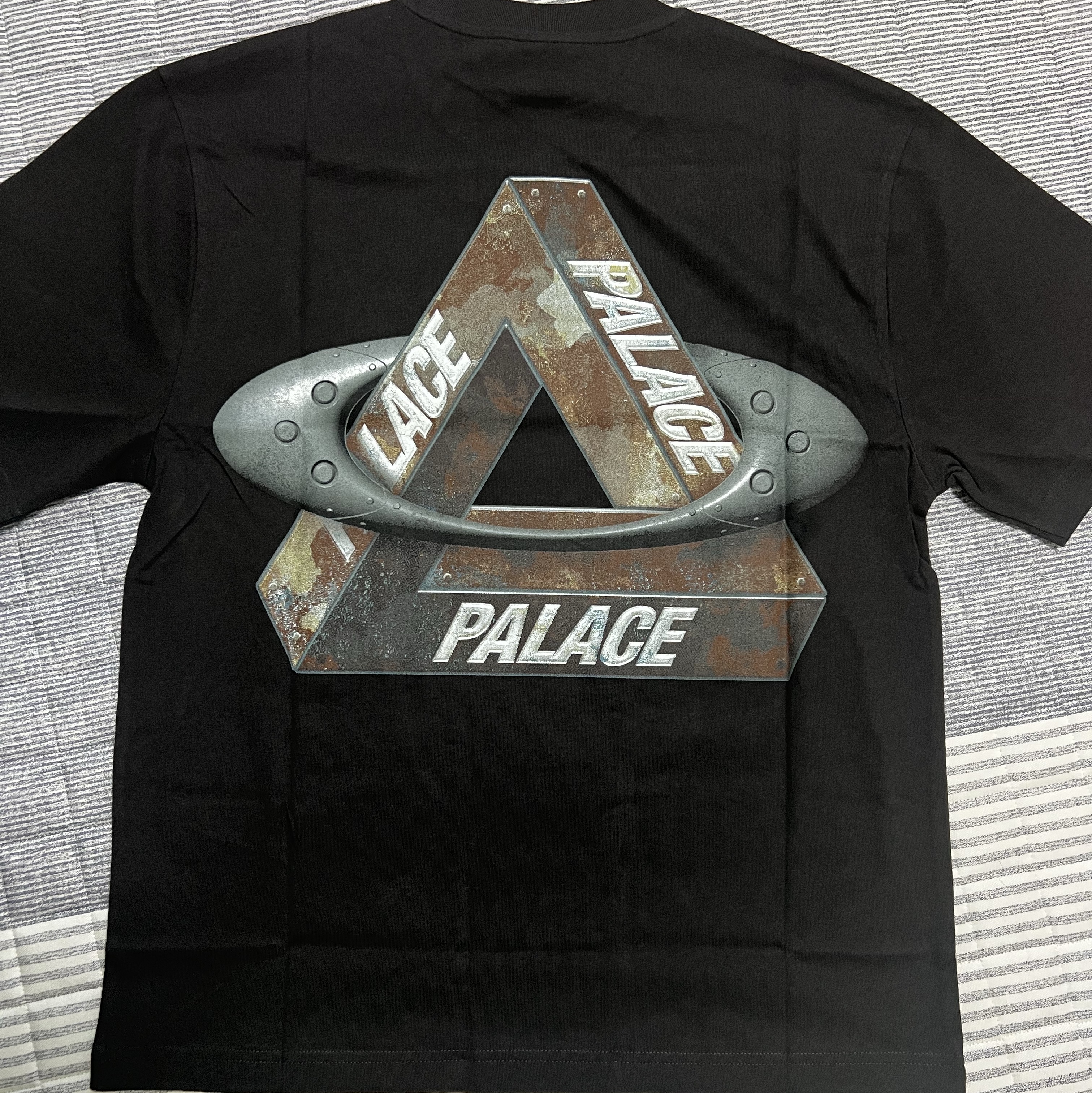 Palace x Oakley T-Shirt Black - 24FW 착용 스타일