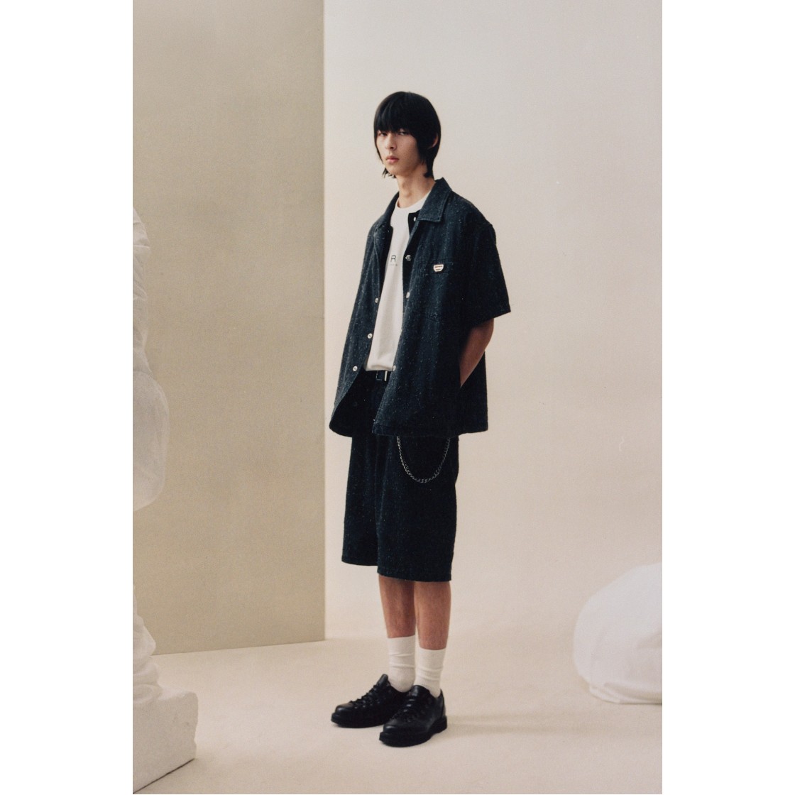 이로 피쥬리 데님 펀칭 버뮤다 밴딩 쇼츠 블랙(Iro Pzuree Denim Punching Bermuda Banding Shorts Black) - 2