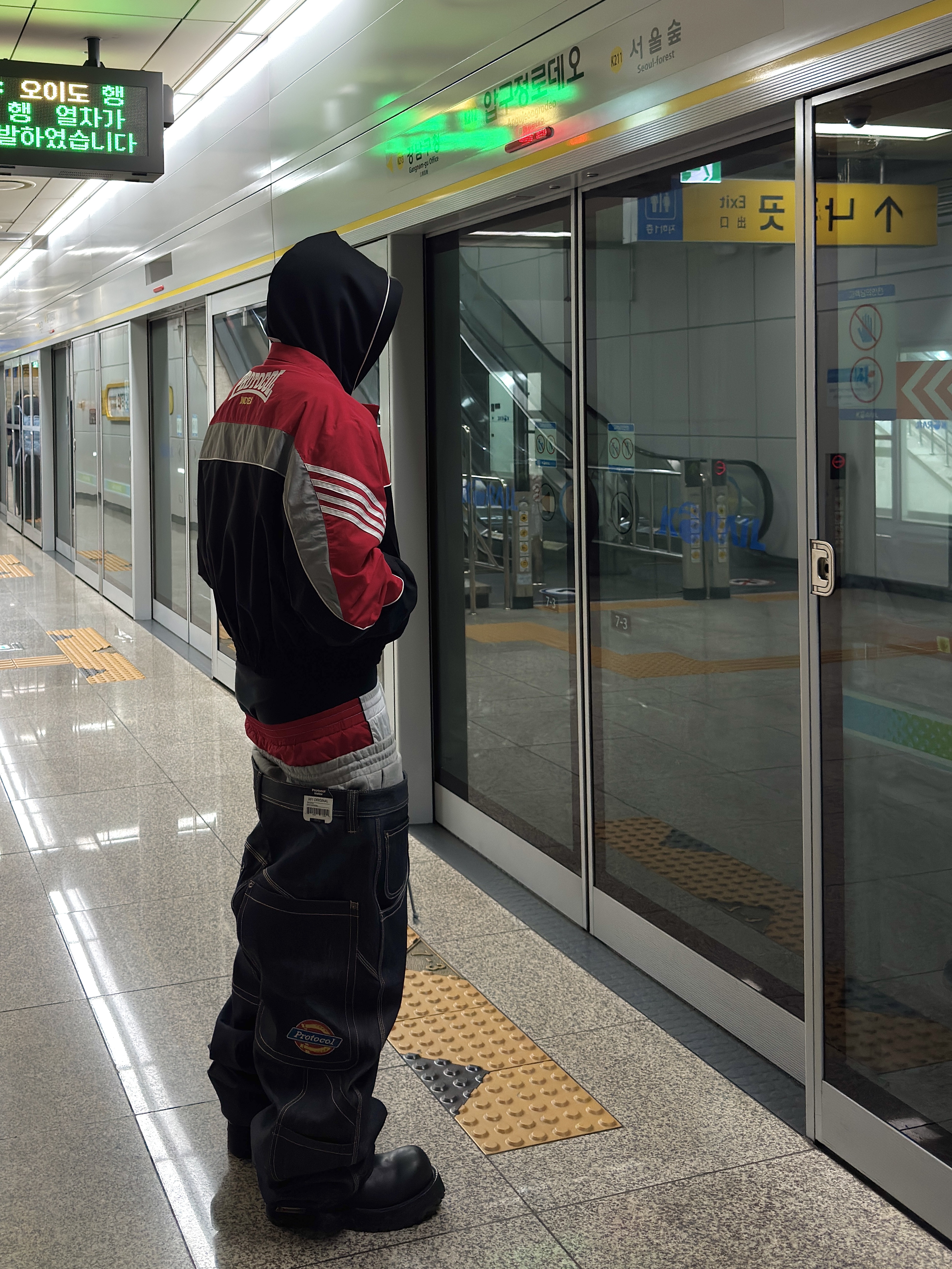 Protocol Index 3 Layered Denim Pants Indigo Blue, Protocol Index Sports Track Jacket Red 착용 스타일 - 3