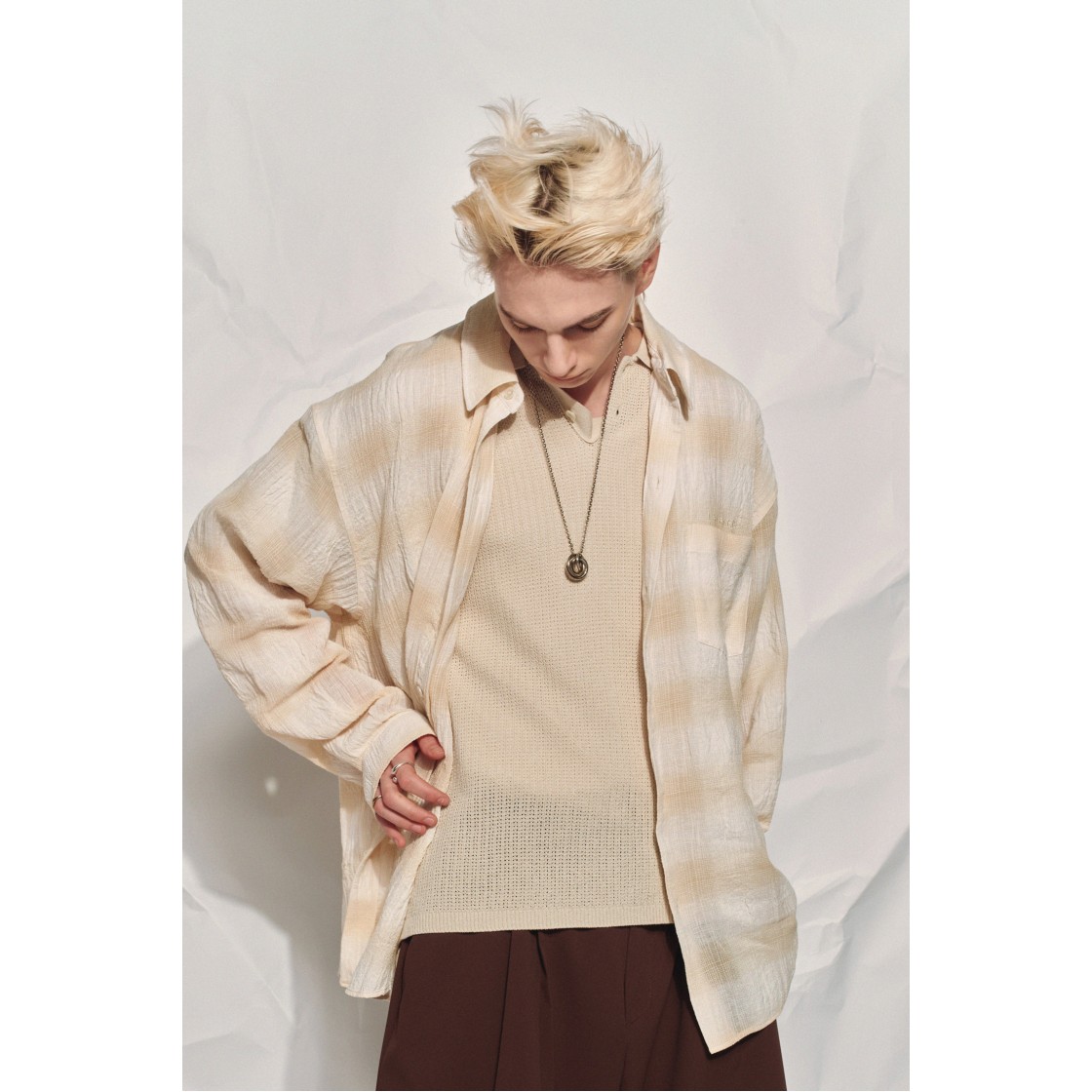이로 린 미니멀 조직 변형 카라 반팔 니트 아이보리(Iro Ligne Minimal Texture Variation Collar Short Sleeve Knit Ivory) - 2
