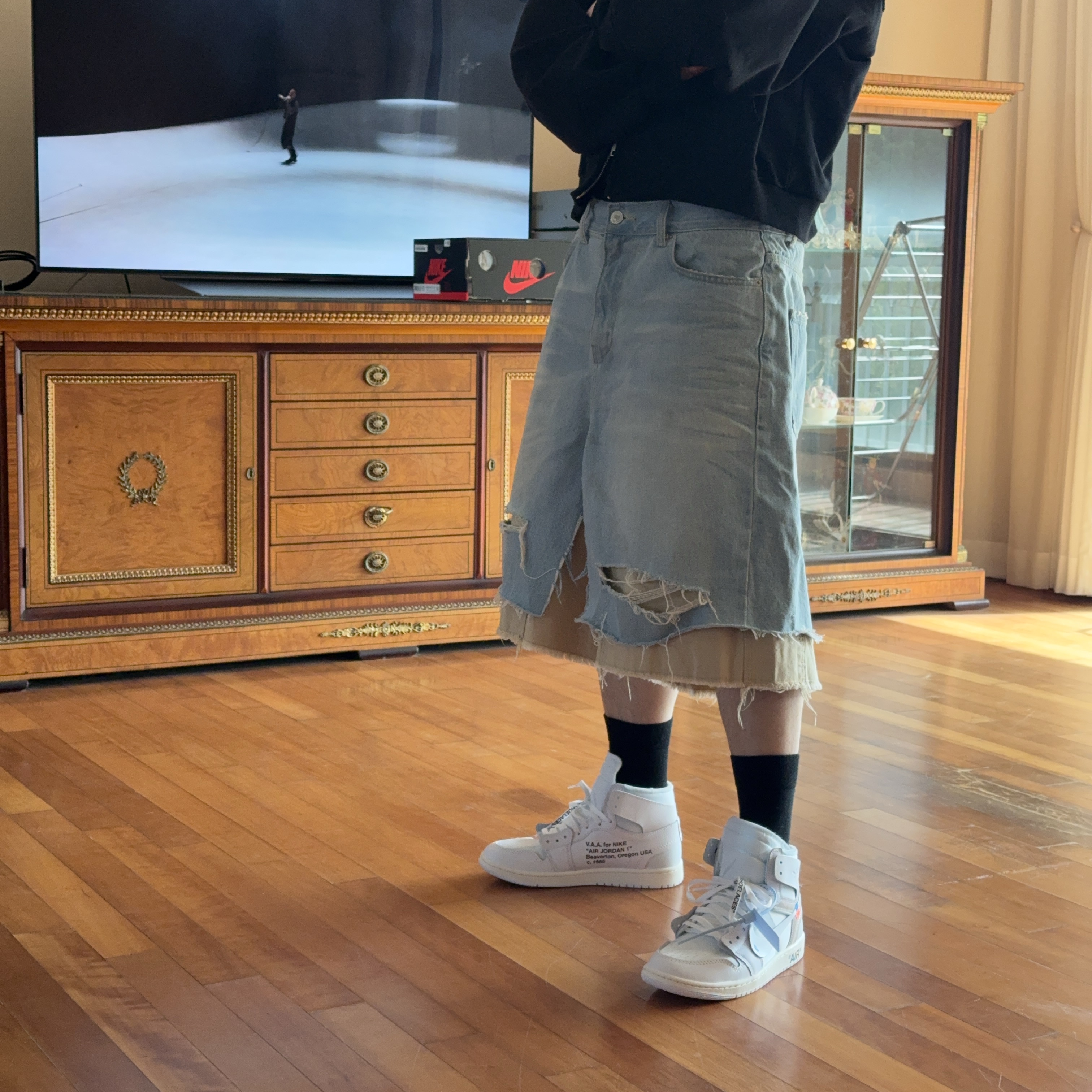 Jordan 1 x Virgil Abloh Archive Retro High Alaska White, Project G/R Layered Skirt Denim Carpenter Shorts Blue 착용 스타일 - 2