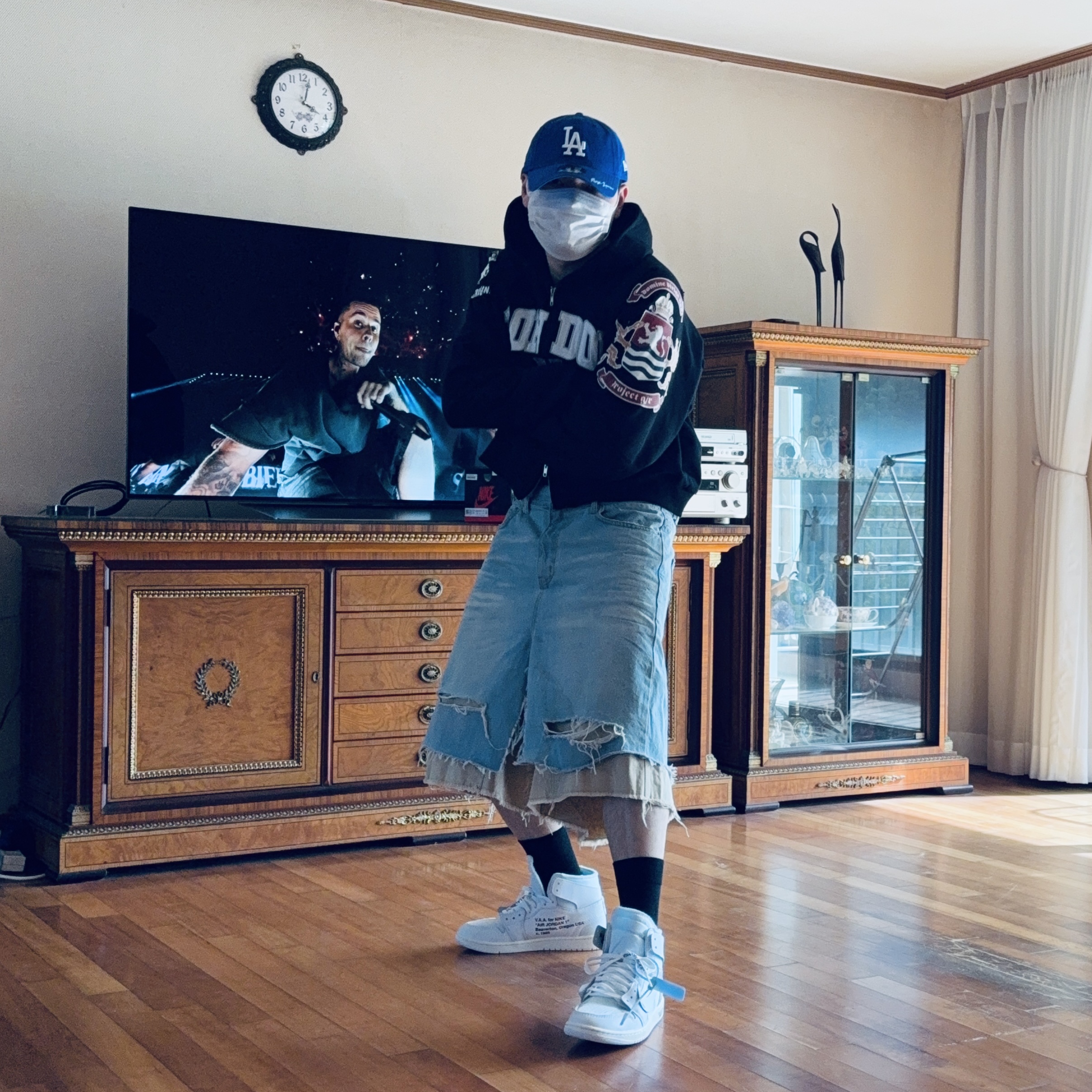 Jordan 1 x Virgil Abloh Archive Retro High Alaska White, Project G/R Layered Skirt Denim Carpenter Shorts Blue 착용 스타일 - 3