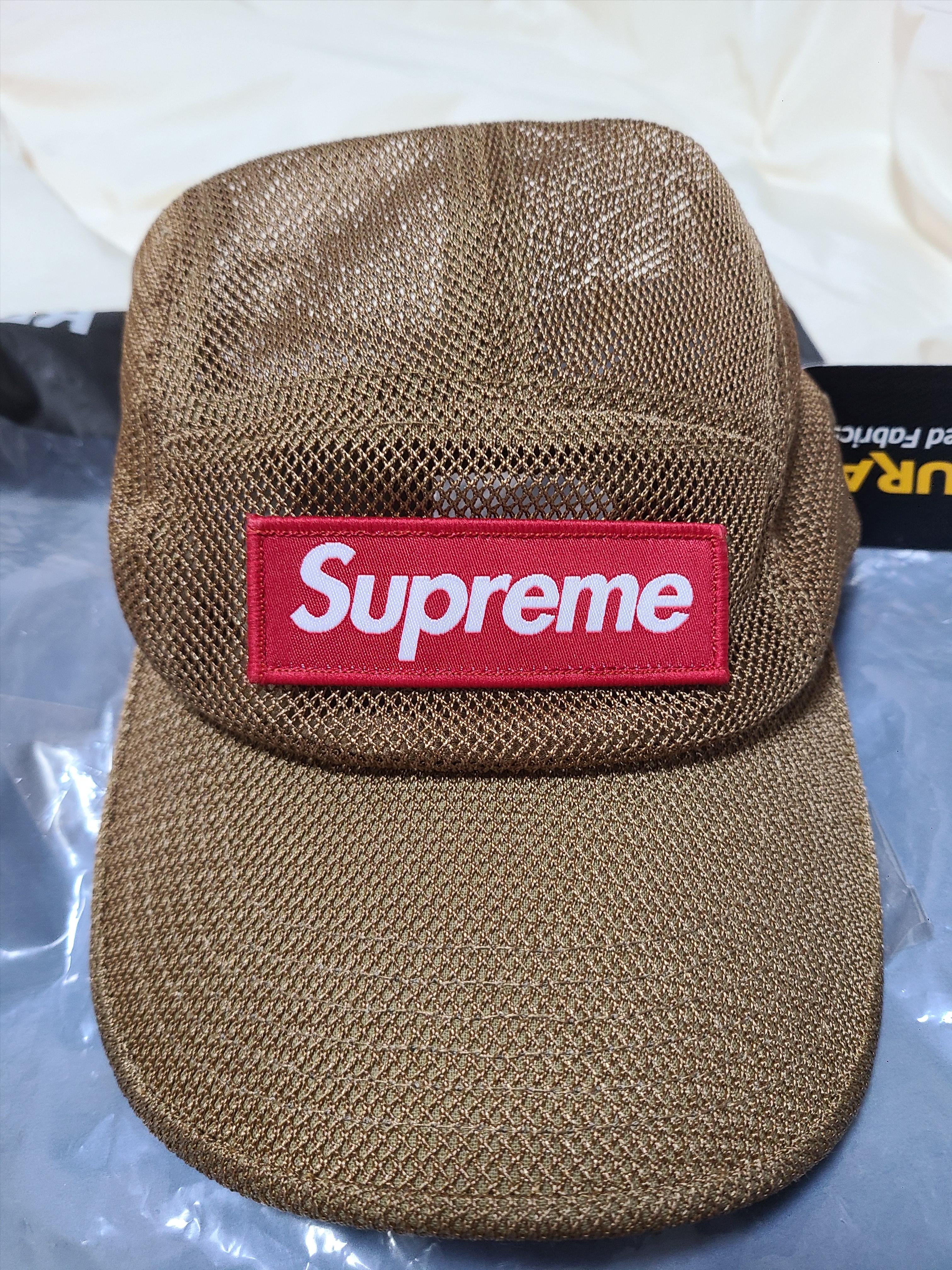 Supreme Mesh Cordura Camp Cap Sand - 23SS 착용 스타일 - 1