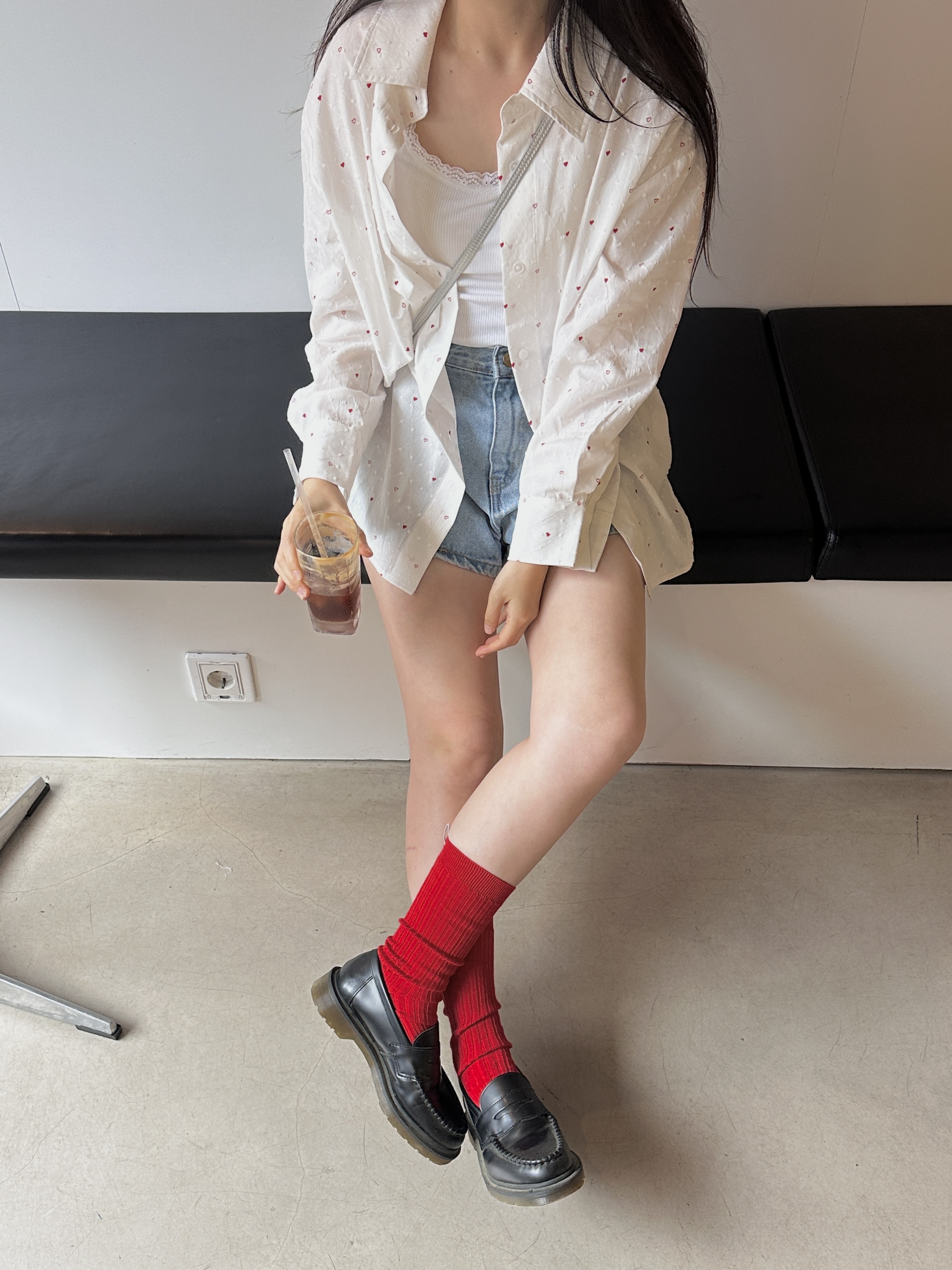 Dr. Martens Penton Made in England Bex Black, Dr. Martens Delapre Penny Loafers Black 착용 스타일 - 3