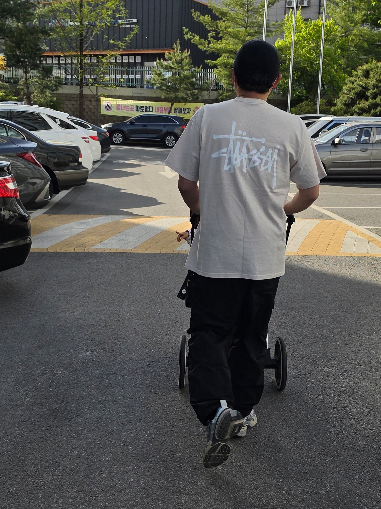 Nike V2K Run Pure Platinum Wolf Grey, Stussy Basic Stussy Pigment Dyed T-Shirt Natural 2023 착용 스타일