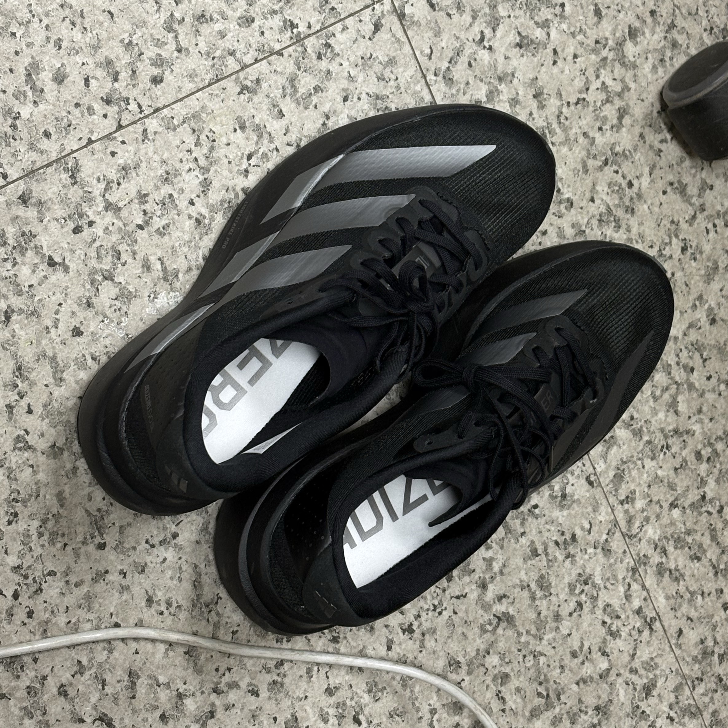 (W) Adidas Adizero EVO SL Core Black Iron Metallic 착용 스타일