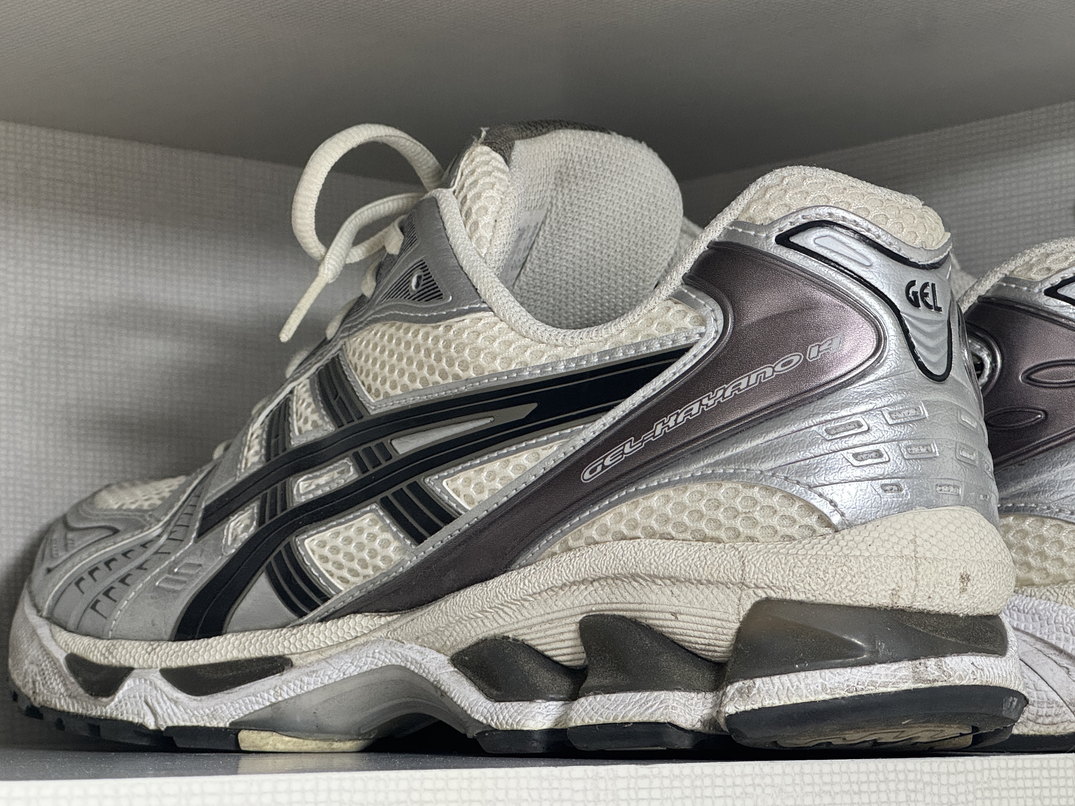 Asics Gel-Kayano 14 Cream Black 착용 스타일