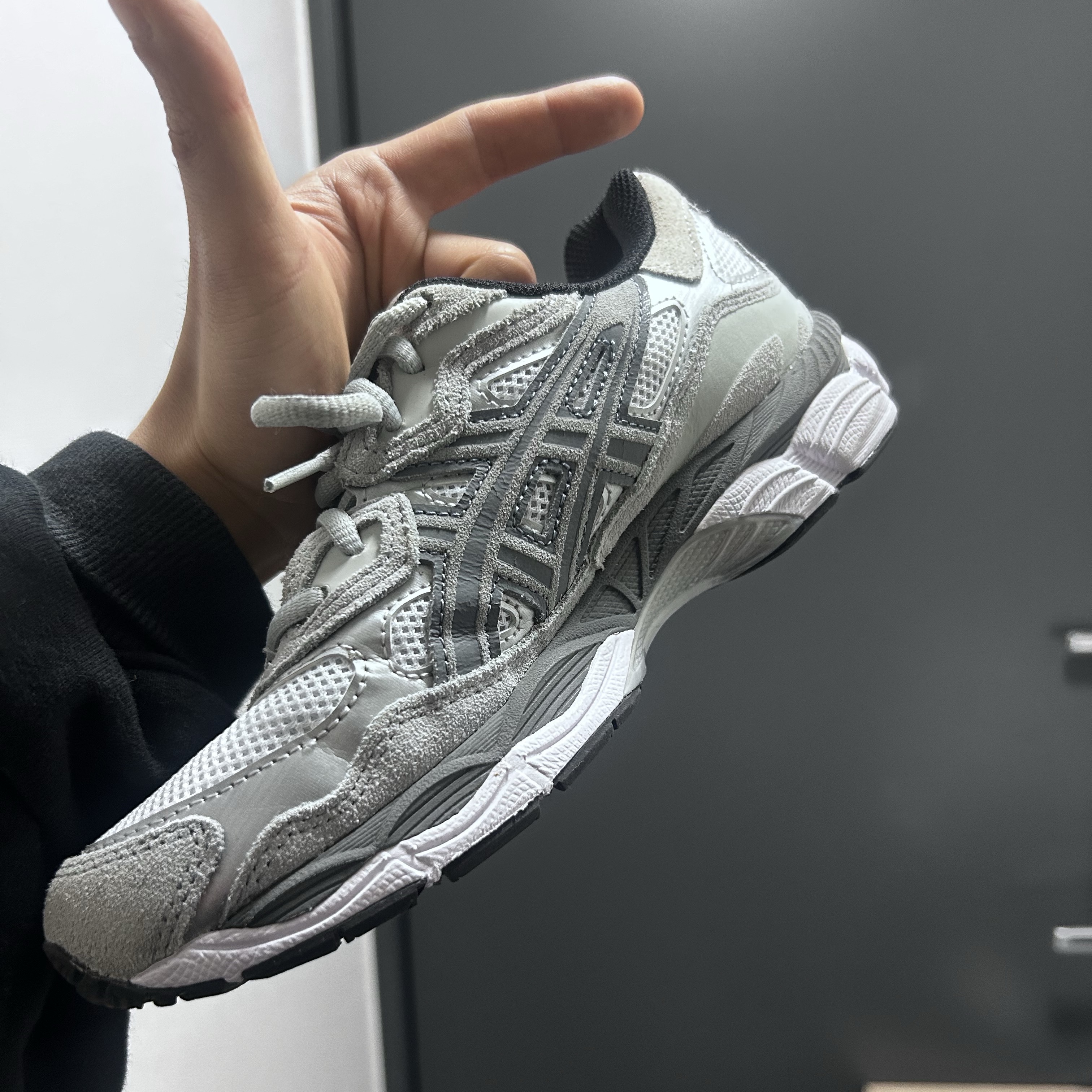 Asics Gel-NYC White Steel Grey 착용 스타일