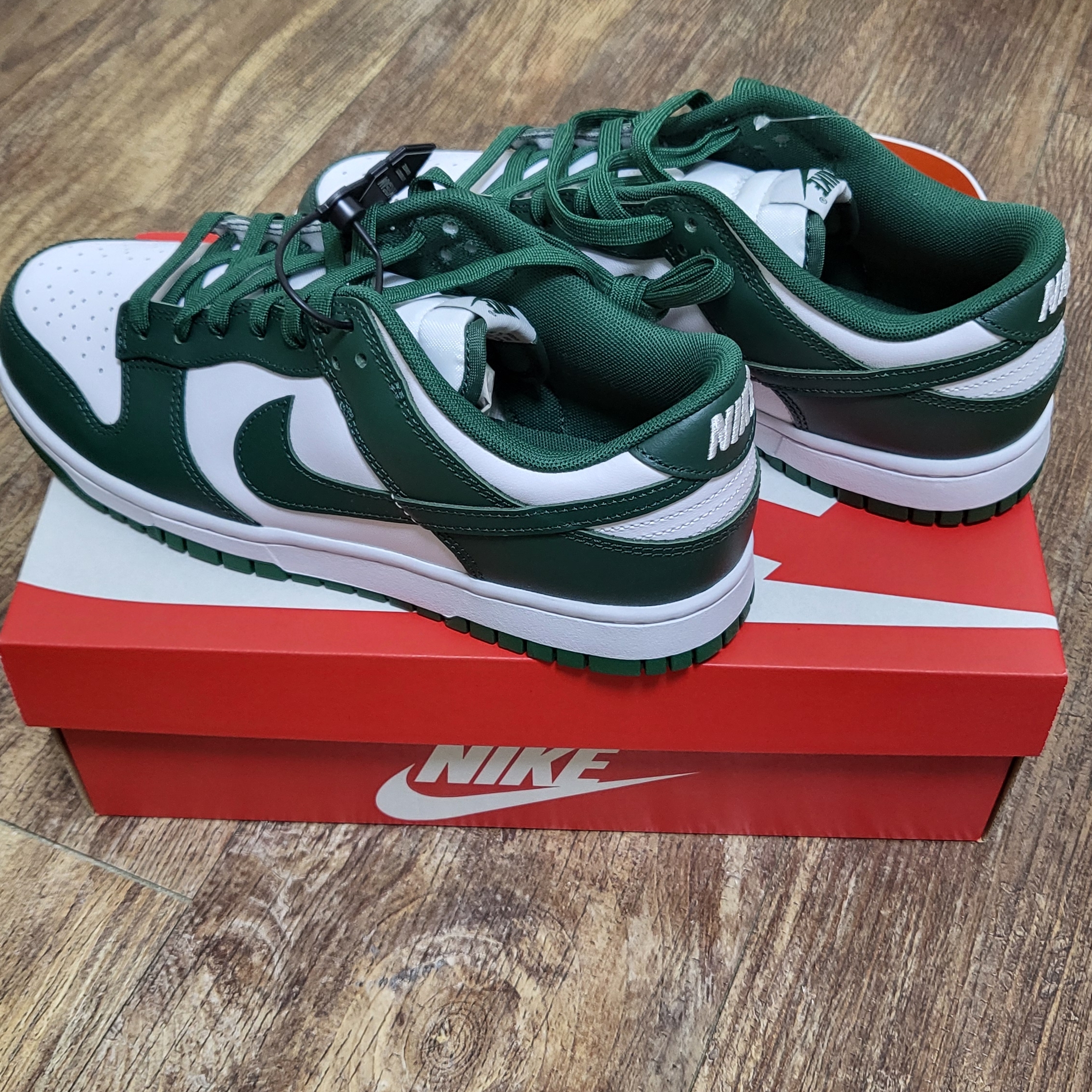 Nike Dunk Low Retro Varsity Green 착용 스타일 - 1