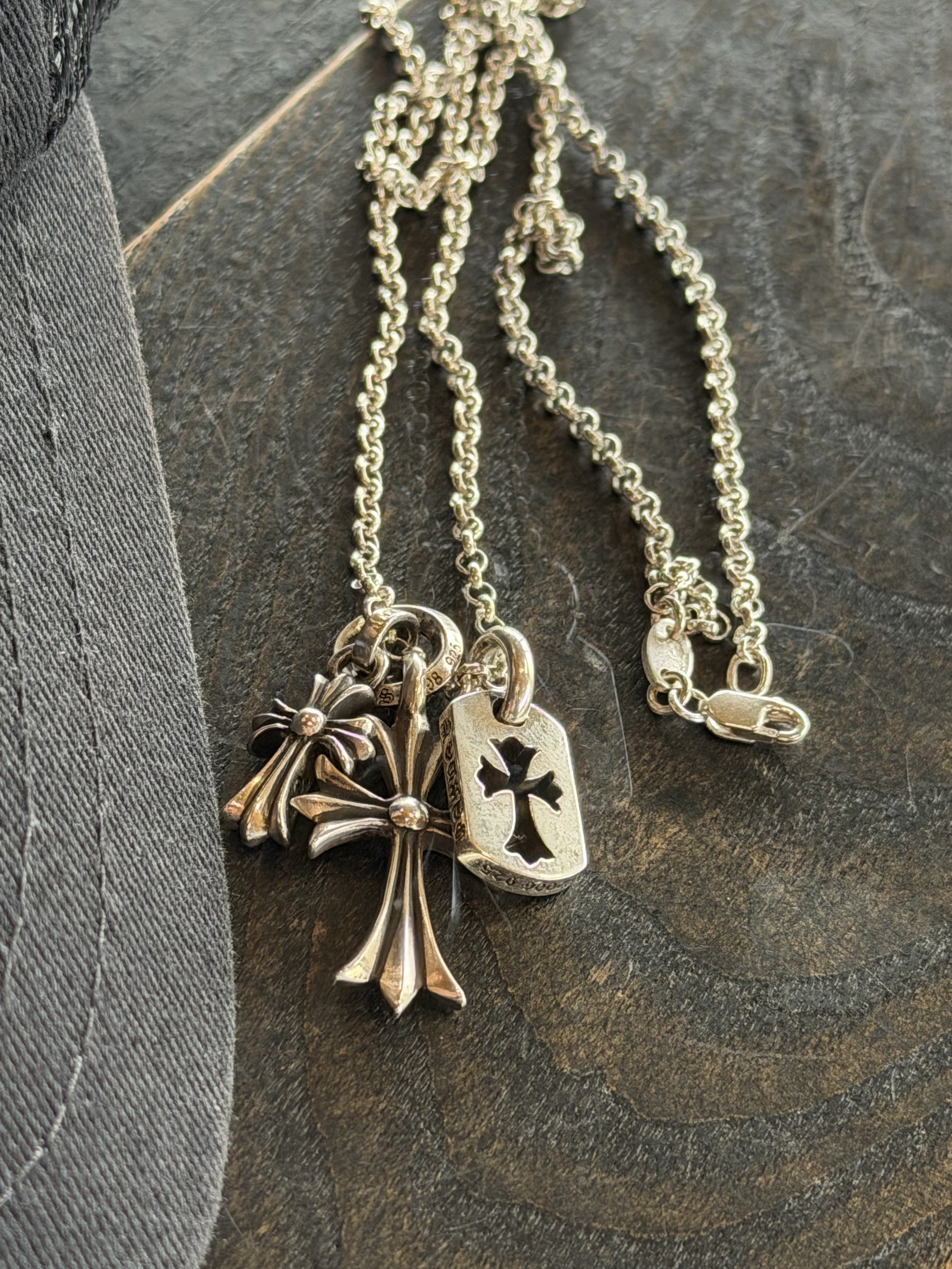 Hansroom Chrome Hearts Tiny CH cross Charm, Hansroom Chrome Hearts Baby fat crs charm 착용 스타일 - 1