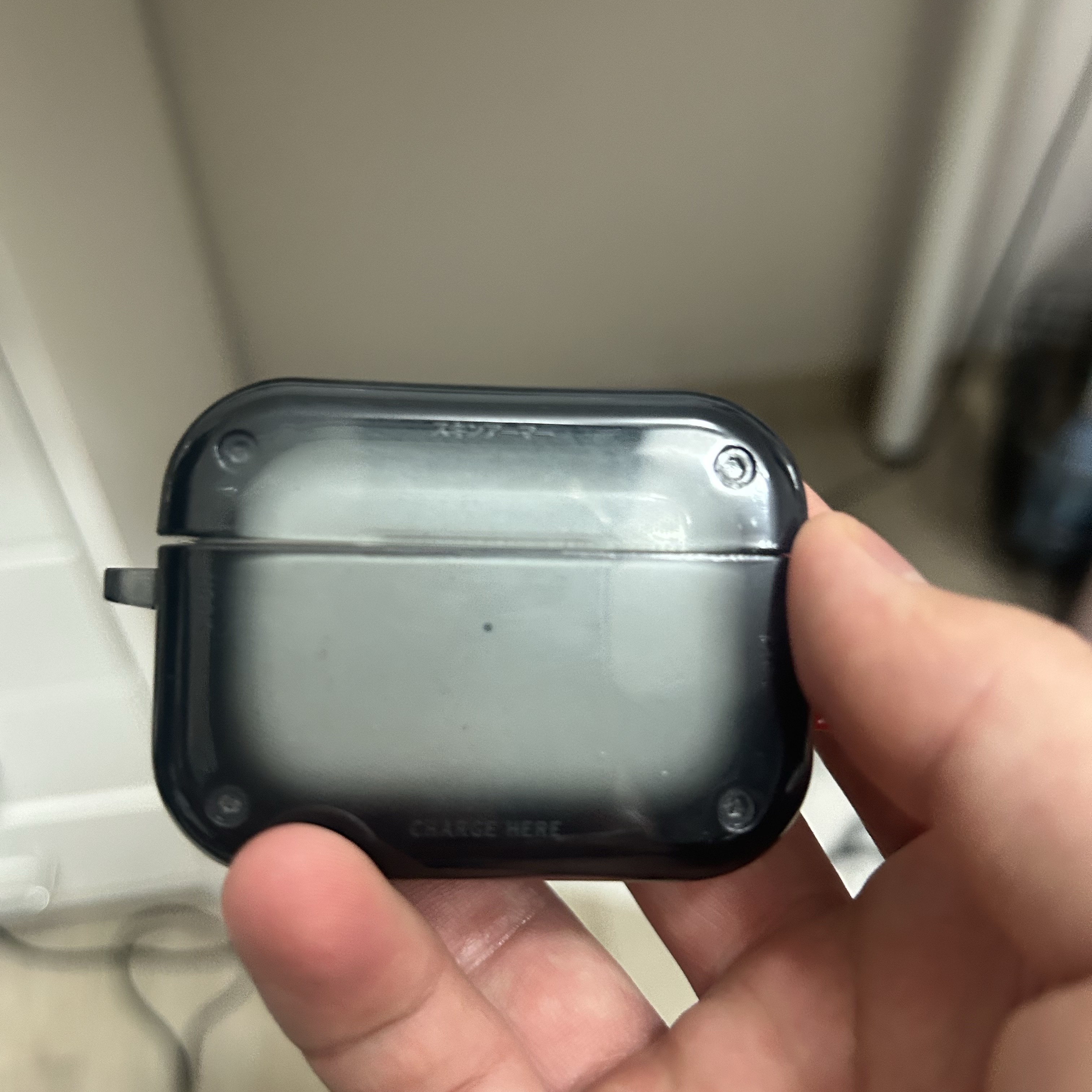 Skinarma SAIDO AirPods Pro2 Case Black 착용 스타일