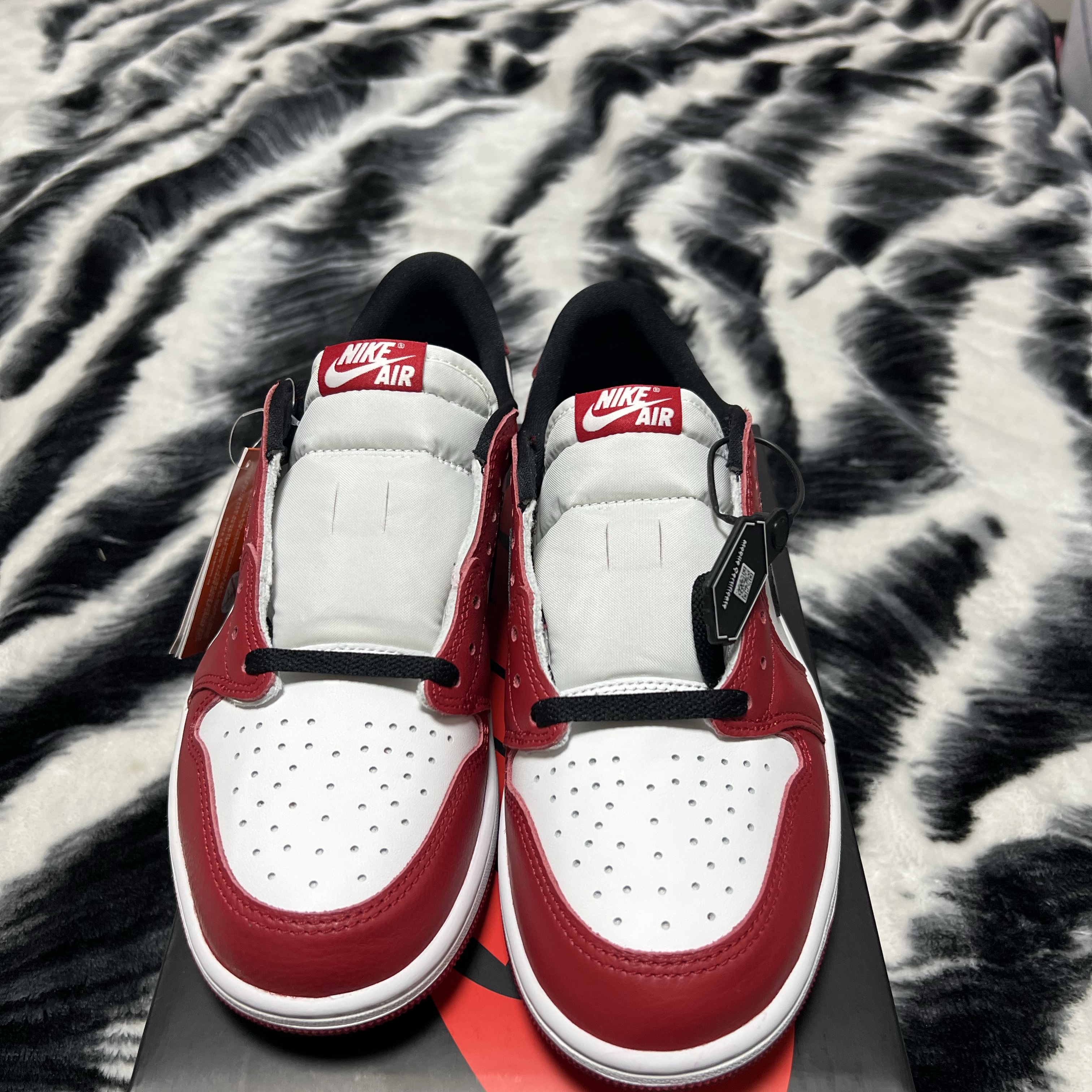 Jordan 1 Retro Low OG Chicago 착용 스타일 - 4