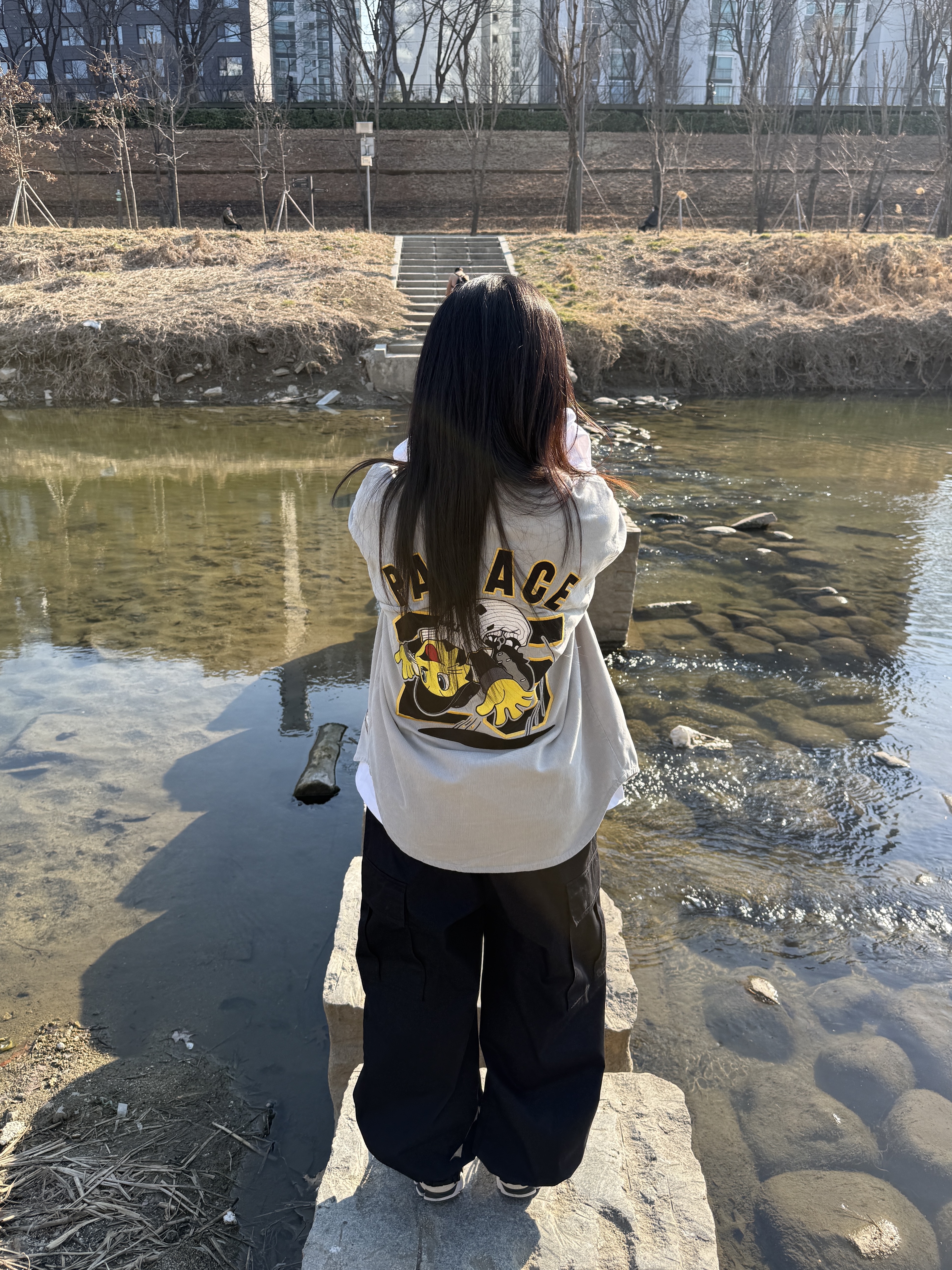 Palace Hanshin Tigers Jersey Stone - 25SS, Gentle Monster x Maison Margiela MM005 Black Black 착용 스타일 - 3
