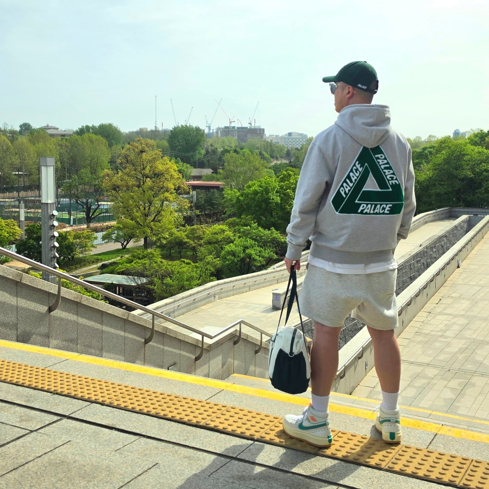 Palace P 6-Panel Pine - 25SS, Palace Tri-Chenille Hood Grey Marl - 20SS 착용 스타일