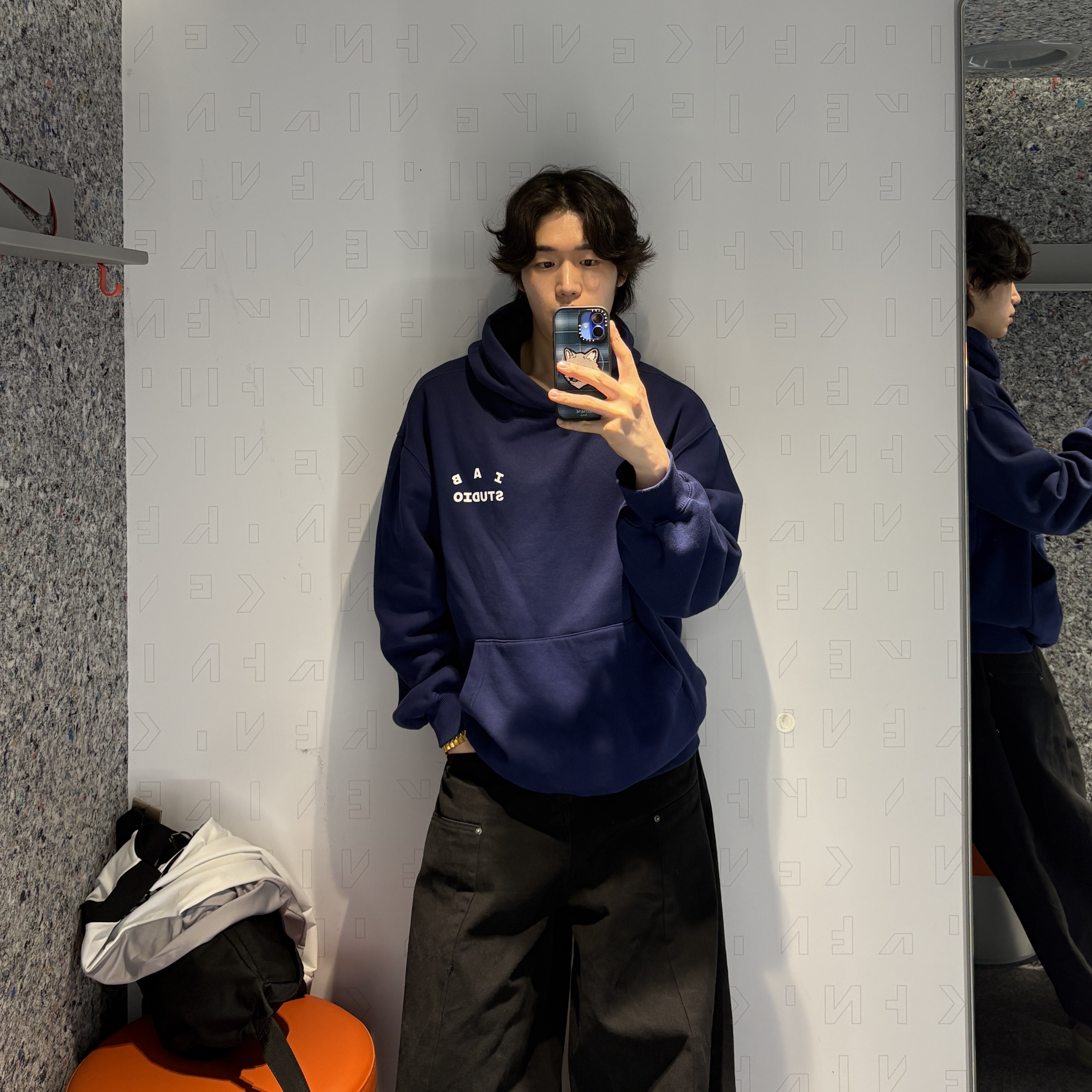 IAB Studio IAB Original Hoodie Navy 착용 스타일 - 1