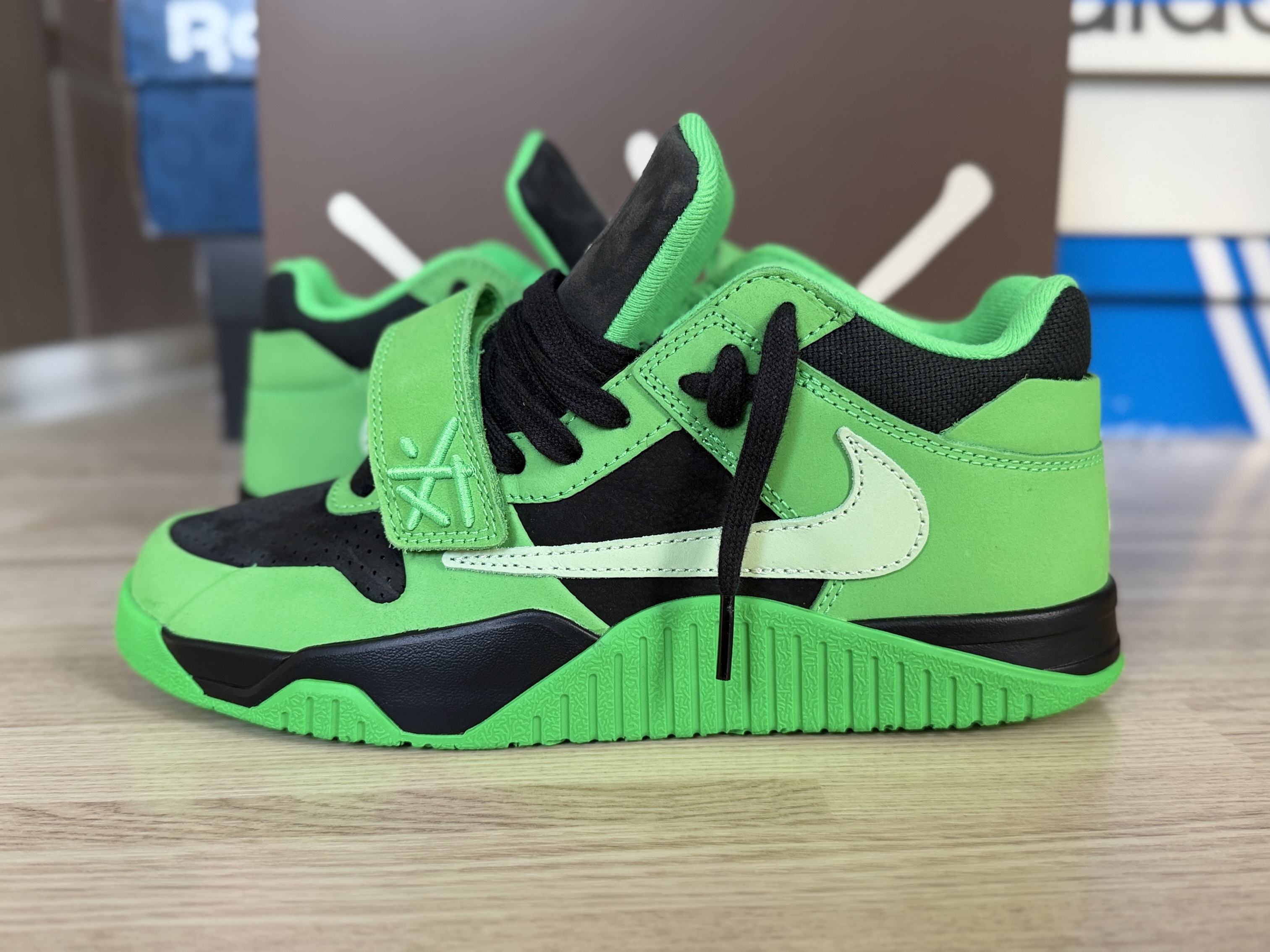 Jordan x Travis Scott Jumpman Jack TR Green Spark Vapor Green 착용 스타일 - 1
